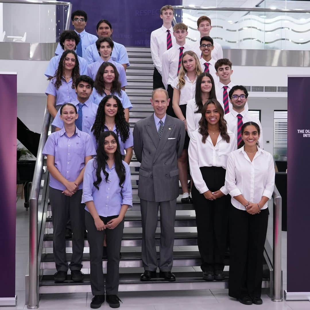 ロイヤル・ファミリーのインスタグラム：「The Duke of Edinburgh’s International Award has been helping young people in Bahrain get #WorldReady for nearly 30 years.  The Duke of Edinburgh marked the anniversary by meeting participants in the programme at the British School of Bahrain (BSB) Campus, in Hamala.   The school arranged a tour of their new facilities which included state-of-the-art sports pitches and a virtual reality facility the school utilises to connect with others from around the world. The first-ever Gold Award recipients from BSB spoke to the Duke about their trip to Zanzibar in support of International Volunteer Charity earlier in the year.」