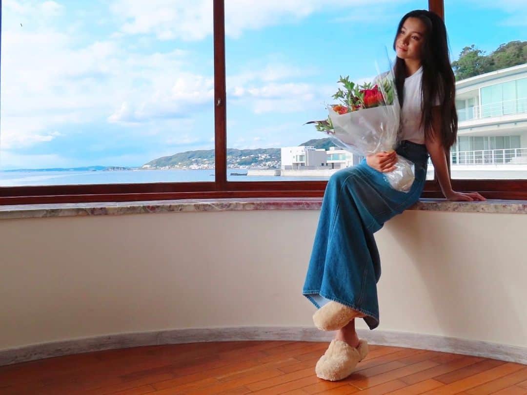 のインスタグラム：「After shooting with @ugg ❤️ Thank you to the wonderful team, sending you lots and lots of love 💗」