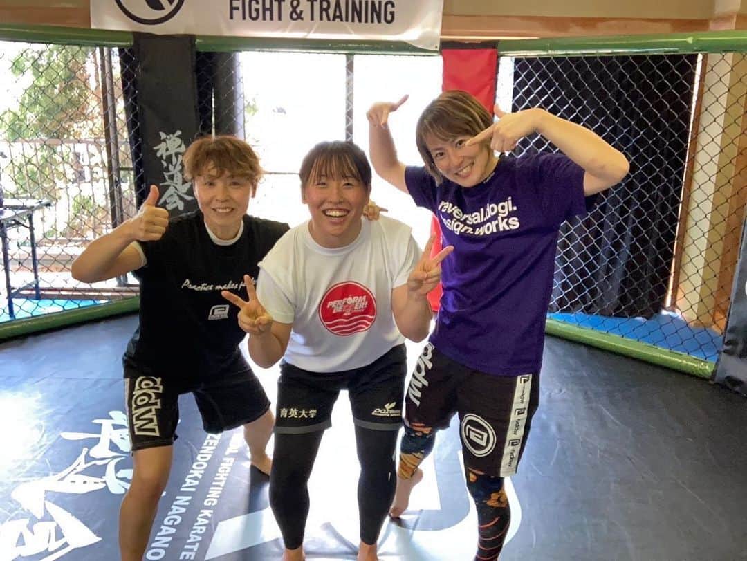 石岡沙織のインスタグラム：「@rf_studio_  本日のレッスン😆🔥 . 大学レスリングインカレ出場レベルは、こっちがレッスンしてもらってるのかってくらい😆💦 つよ‼️ デビューが楽しみだなぁ😍✨」