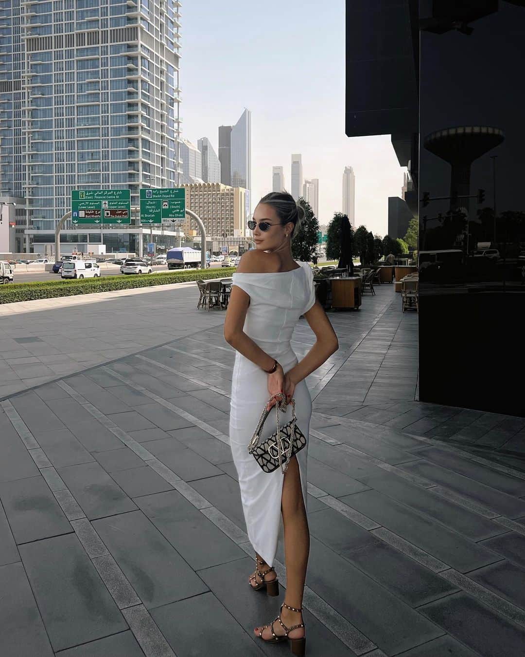 ヴィクトリア・ヴァルガさんのインスタグラム写真 - (ヴィクトリア・ヴァルガInstagram)「out & about 🏙️」9月29日 19時32分 - vikyvarga