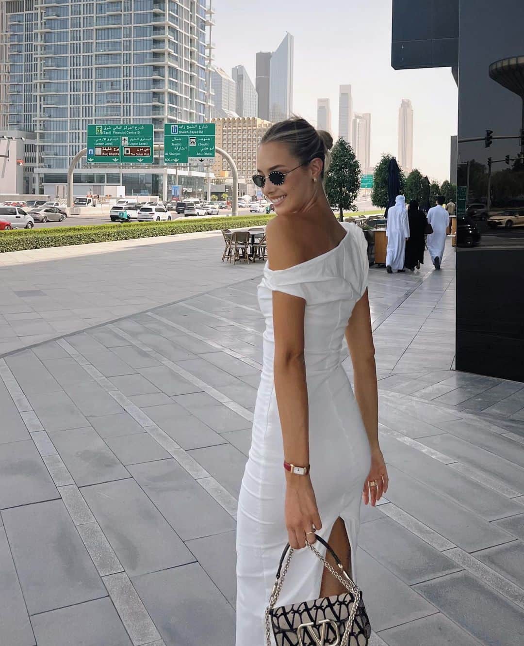 ヴィクトリア・ヴァルガさんのインスタグラム写真 - (ヴィクトリア・ヴァルガInstagram)「out & about 🏙️」9月29日 19時32分 - vikyvarga