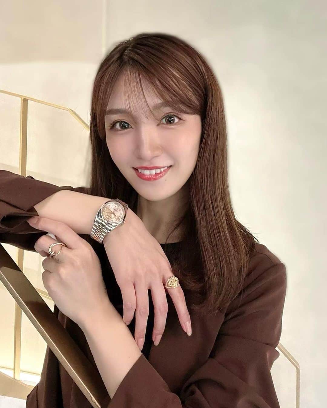 白瀬由莉さんのインスタグラム写真 - (白瀬由莉Instagram)「朝晩の涼しさから 運動会を思い出すのわたしだけかな？🏃‍♀️🤣  銀座の時計屋さんにぶらっと⌚️  CHANELとBVLGARIとRolexを試着させてもらった👼🏻 時計はめちゃくちゃ華奢なのがすきやったけど 大きいのもかわいい🫣💛 色んなブランドさんを見れるのが🙆‍♀️💓  涼しくなってきたのでみなさんお体にお気をつけてです🫶🏻  明日も素敵な1日を☺️🌈  🌷🧚🏻‍♀️🌻  #timegrace_pr #bulgari  #chanelofficial  #rolex  #腕時計」9月29日 19時38分 - yuri_shirase