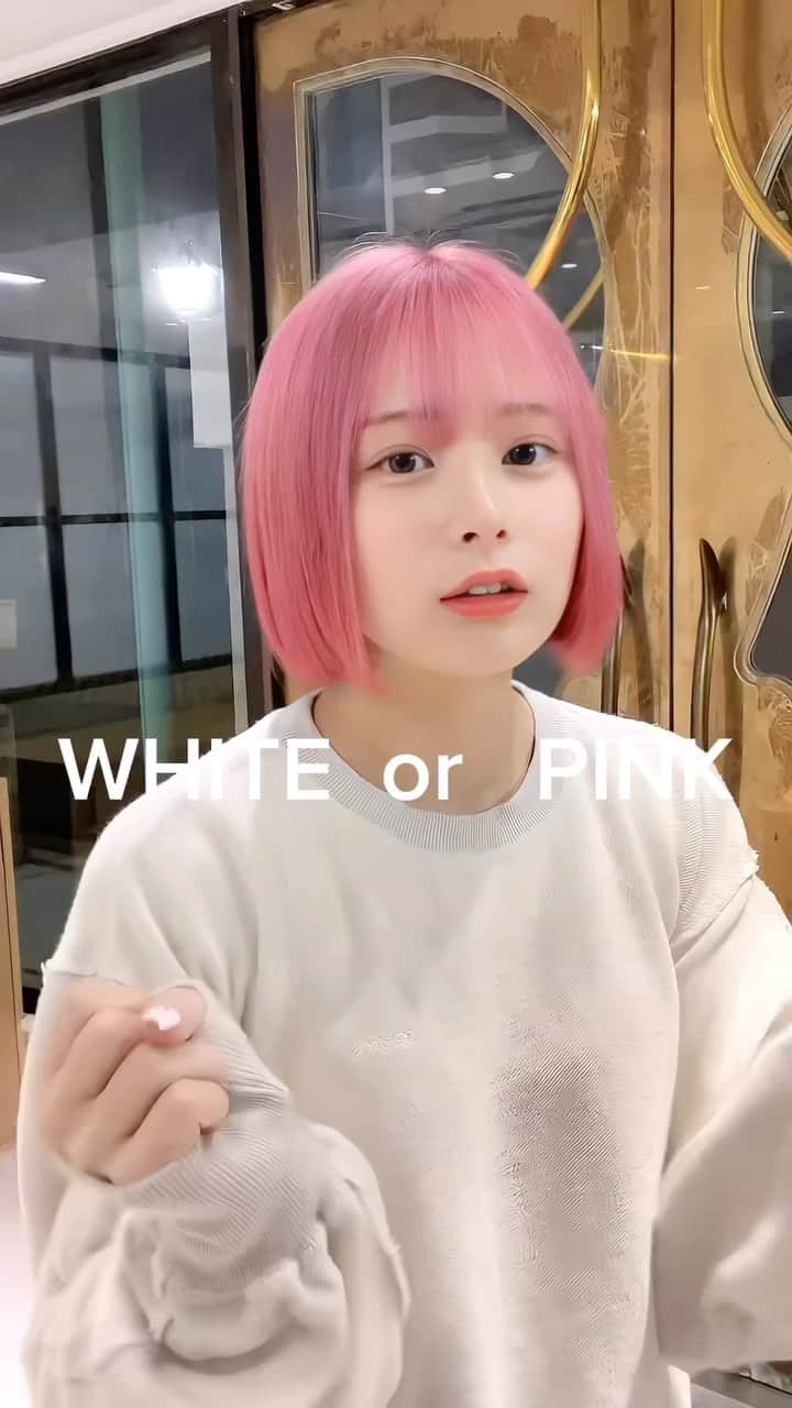 のインスタグラム：「white派？pink派？🫶🏻 ⡱  ˗˗˗˗˗˗˗˗˗˗˗˗˗˗˗˗˗˗˗˗˗˗˗˗˗˗˗˗˗˗˗˗˗˗˗˗˗˗ ⁡ ⁡ ⁡ ⁡ 【乃愛ちゃんカラー✨. 】 ⁡ ⁡ ⁡ ◌ @ukita_bob  ⁡ ご質問はコメント欄にお願いします！ ⁡ ⁡ ⁡ ⁡ ˗˗˗˗˗˗˗˗˗˗˗˗˗˗˗˗˗˗˗˗˗˗˗˗˗˗˗˗˗˗˗˗˗˗˗˗˗˗ ⁡ ⁡ ◌ 料金 ◌ ・カット ¥8,800 ・カット 𓂃 トリートメント ¥12,000 ・カット 𓂃 カラー ¥16,000 ・カット 𓂃 カラー 𓂃 トリートメント ¥19,000 ⁡ ⁡ ⁡ 𓂃 よくあるご質問 𓂃 ⁡ ⁡ Q . 予約はどうしたらいいですか？ ⁡ ✎ プロフィールのURLからお待ちしております。 ⁡ ⁡ Q . 場所はどちらですか？ ⁡ ✎  DX SHARE SALON 東京都渋谷区神宮前1-9-8 KI-438ビル 1F-A 【原宿駅、明治神宮前駅から徒歩4分】 ⁡ ⁡ Q . 投稿に若い子しか載っていないですが、 私の年齢でも大丈夫ですか？ ⁡ ✎ もちろん大丈夫です。 僕のお客様は現在【7歳(小学2年生)〜61歳】の方が ご来店してくださっております。 女性は全員可愛くします。 ⁡ ⁡ Q . どんな美容師？ ⁡ ✎ 施術中は喋りすぎず喋らなすぎず 絶妙なリラックスラインを狙います。 ⁡ カットは【ボブ】【ショートボブ】が好きですが、 ミディアム、ロングも好きです。 ⁡ カラーはブリーチをしなくても 【透明感】【くすみ感】が出るところを こだわっています。 ⁡ ⁡ ⁡ 𓂃 #ボブ #切りっぱなしボブ #ボブヘアー #ボブヘア #ボブスタイル #ミニボブ #前下がりボブ #ボブアレンジ #ショートボブ#シースルーバング #前下がりボブ #外ハネボブ #小顔カット #似合わせカット #ヘアアレンジ #어레인지 #헤어 #헤어컷 #밥 #hairlove #hairfashion #hairtransformation #haircolor」