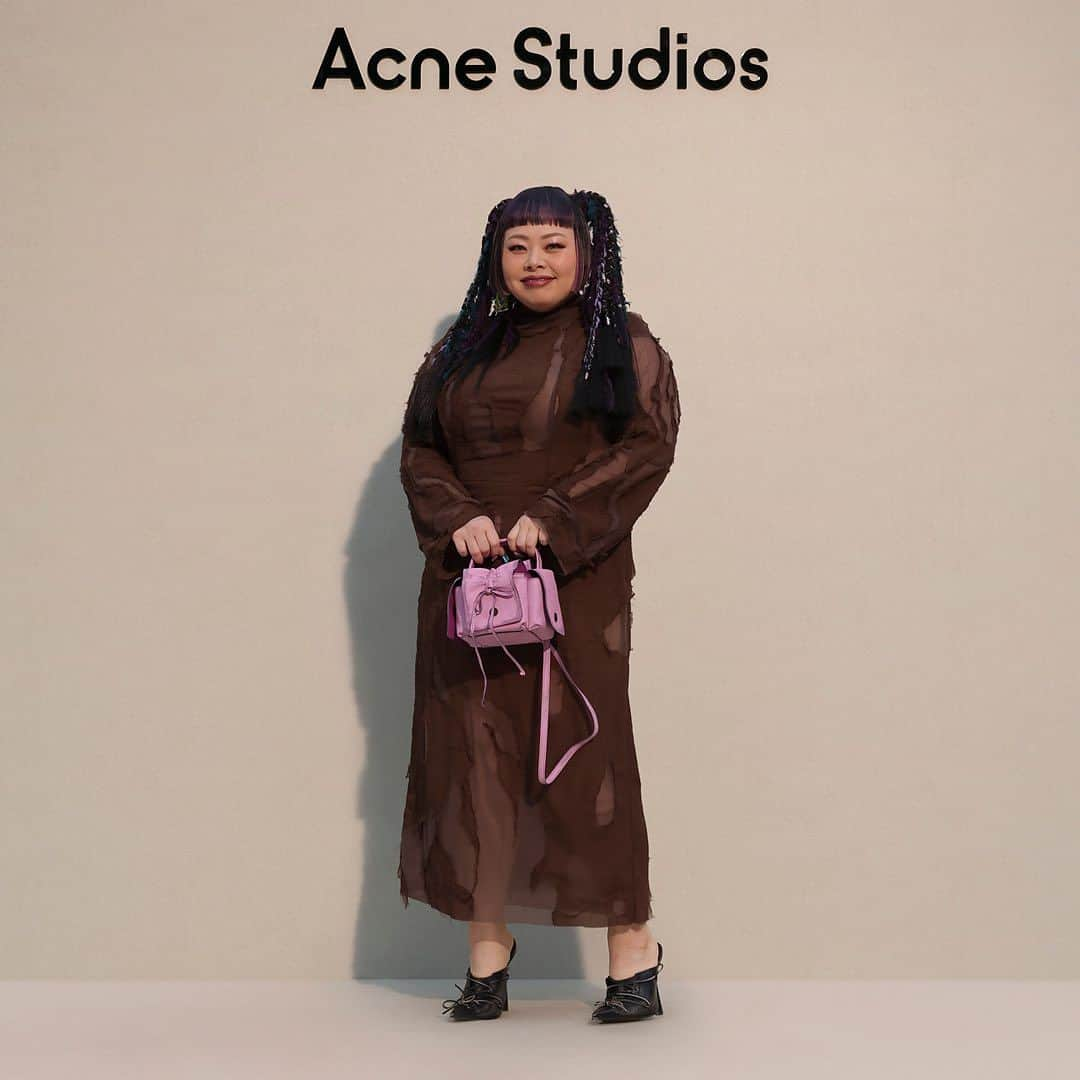 Acne Studiosさんのインスタグラム写真 - (Acne StudiosInstagram)「@Rosalia.vt, @WatanabeNaomi703, @ZazieBeetz, @0800Shygirl, #Giselle (@Aerichandesu), @Taylour Paige, @TarajiPHenson, #SandraMa (@Sandra0314), @BigMatthewww, and @EmmaChamberlain joined us to celebrate the #AcneStudios Spring Summer 2024 Women’s collection show in Paris.」9月29日 19時44分 - acnestudios