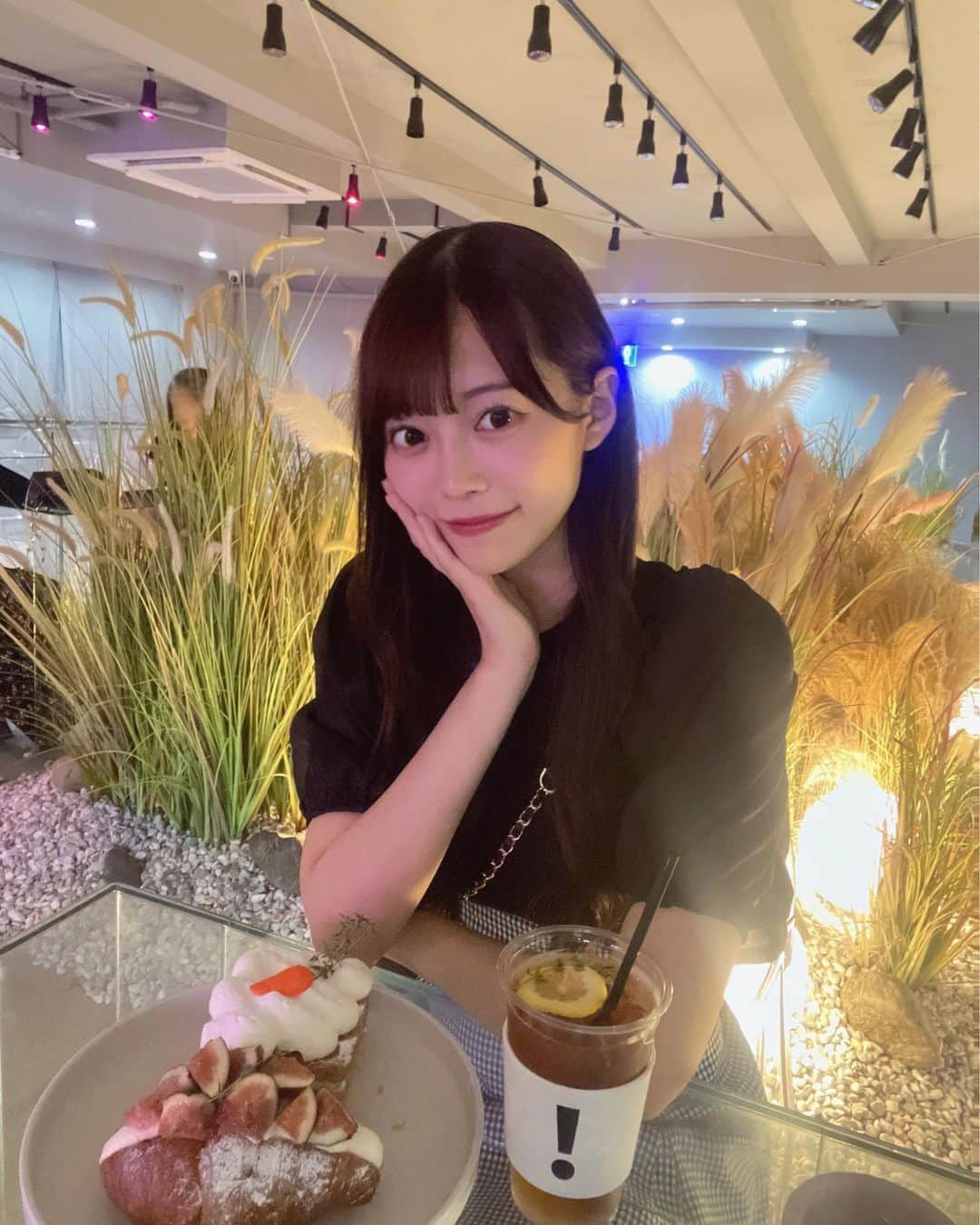 松村キサラのインスタグラム：「・ ずっと行きたかったカフェにお友達と行ってきた^^ 大好きなキャロットケーキ食べれて幸せすぎた🥕  #cafein #cafe #新大久保 #新大久保カフェ #東京カフェ」