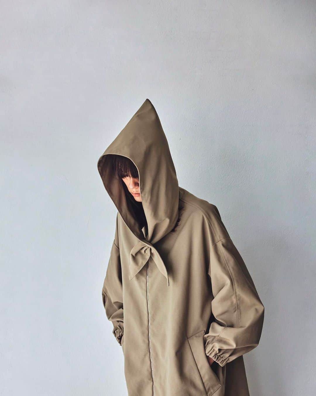のインスタグラム：「. DRESSLAVE 2023 AUTUMN & WINTER COLLECTION  coat ¥53,900  #DRESSLAVE #ドレスレイブ #23aw #2023aw #autumn #winter #catalog #webcatalog #fashion #coordinate #styling #coat #outer #コート #アウター」