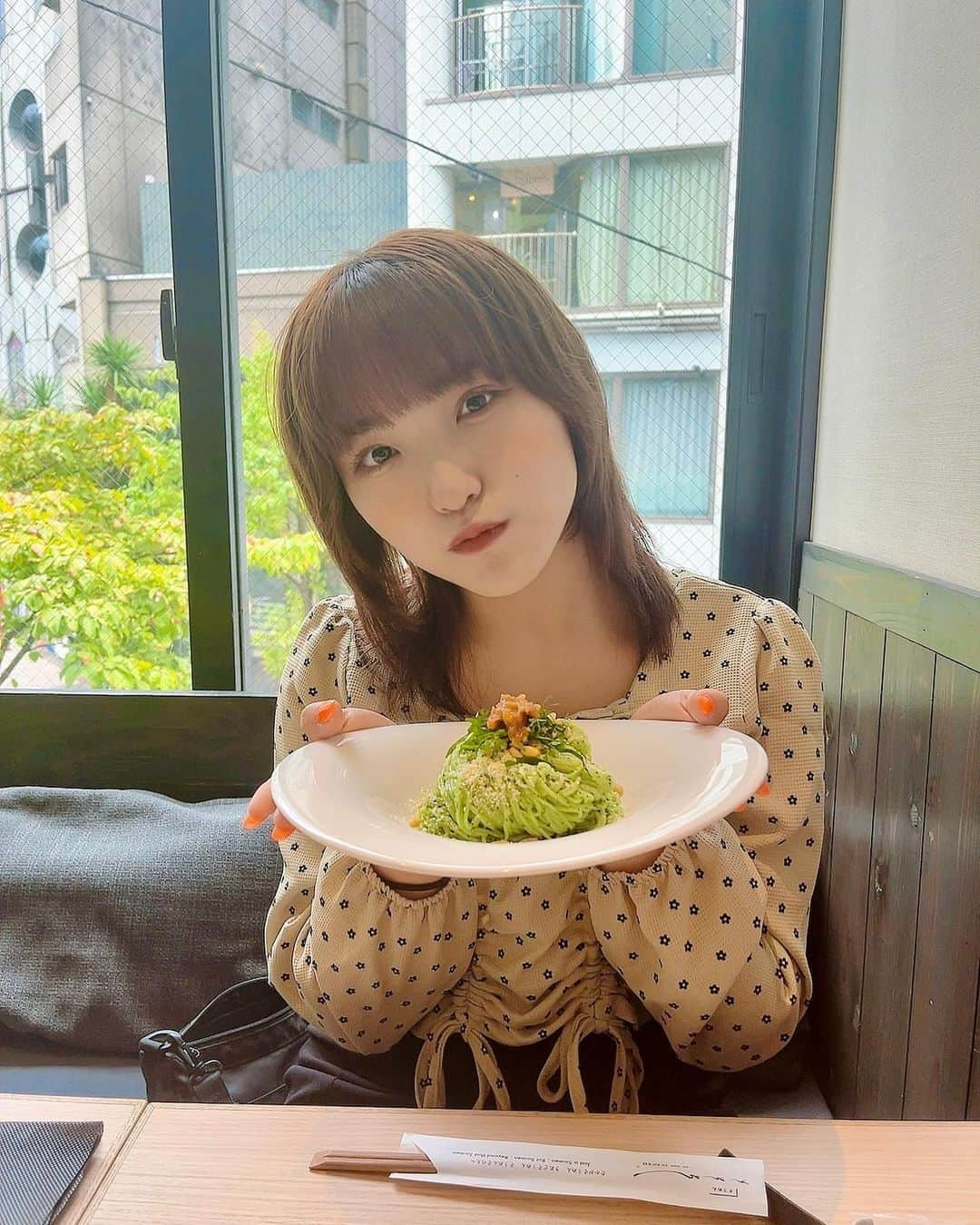 清野桃々姫のインスタグラム：「ᜊ  てか髪切った！ オレンジミディアムウルフ女ばくたん🥺🧡 どうですか〜 　  #ももひめもりー #清野桃々姫  #momohime  #โมะโมะฮิเมะ #PrincesaDurazno #Japan #ญี่ปุ่น  #น่ารัก #beyooooonds #helloproject #ジェノベーゼそうめん 🌿‬💚 #うまち」