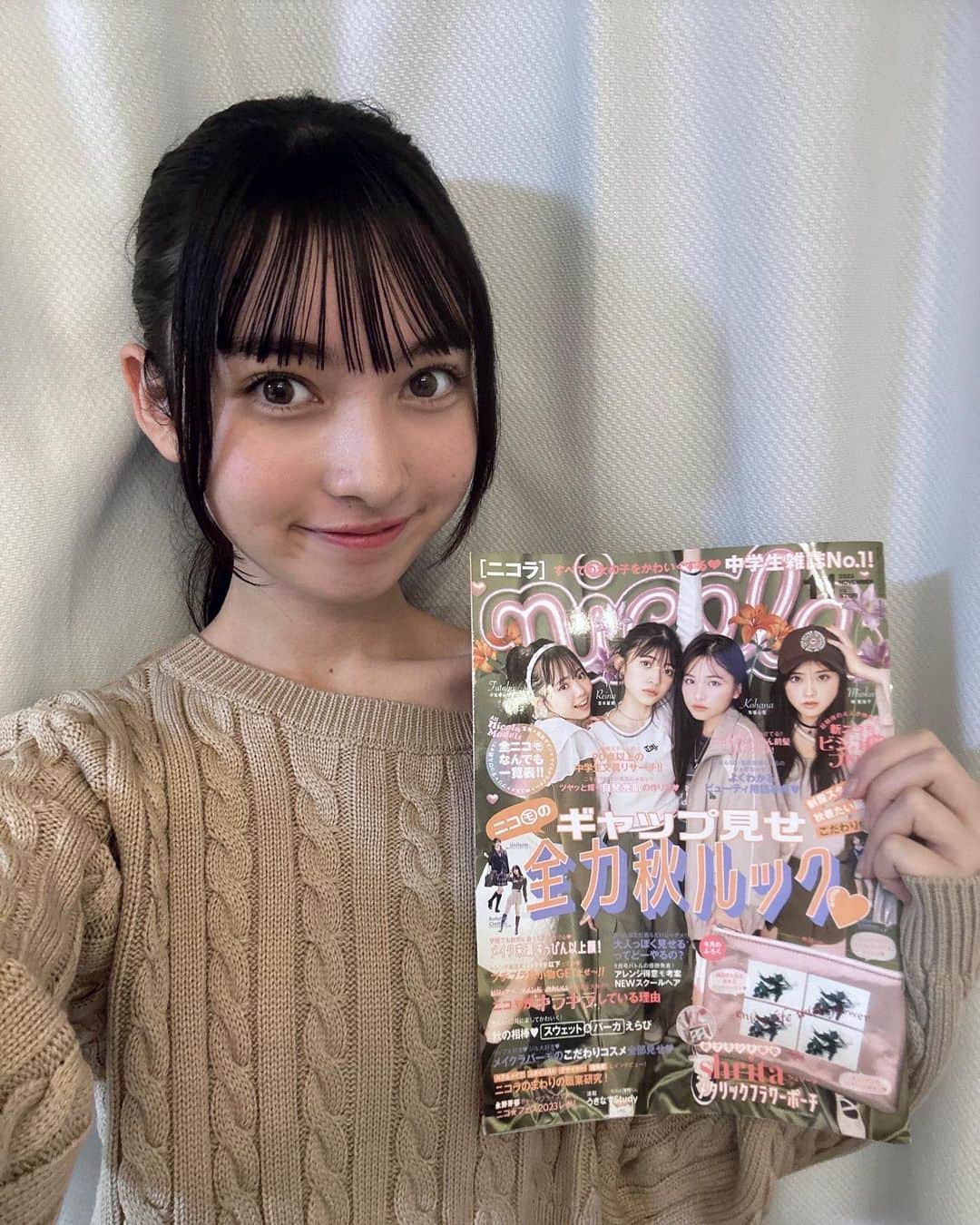 川原美杏のインスタグラム：「. 今日はニコラ11月号発売日です♩ 秋な可愛い表紙が目印！れいなとみおこ初表紙おめでとうー！  今月号も盛りだくさんなので是非ゲットしてください‪‪☺︎‬私も表紙出来るように頑張ります💪🏻  #ニコラ #nicola #ニコモ #ニコラ11月号発売中 #川原美杏」