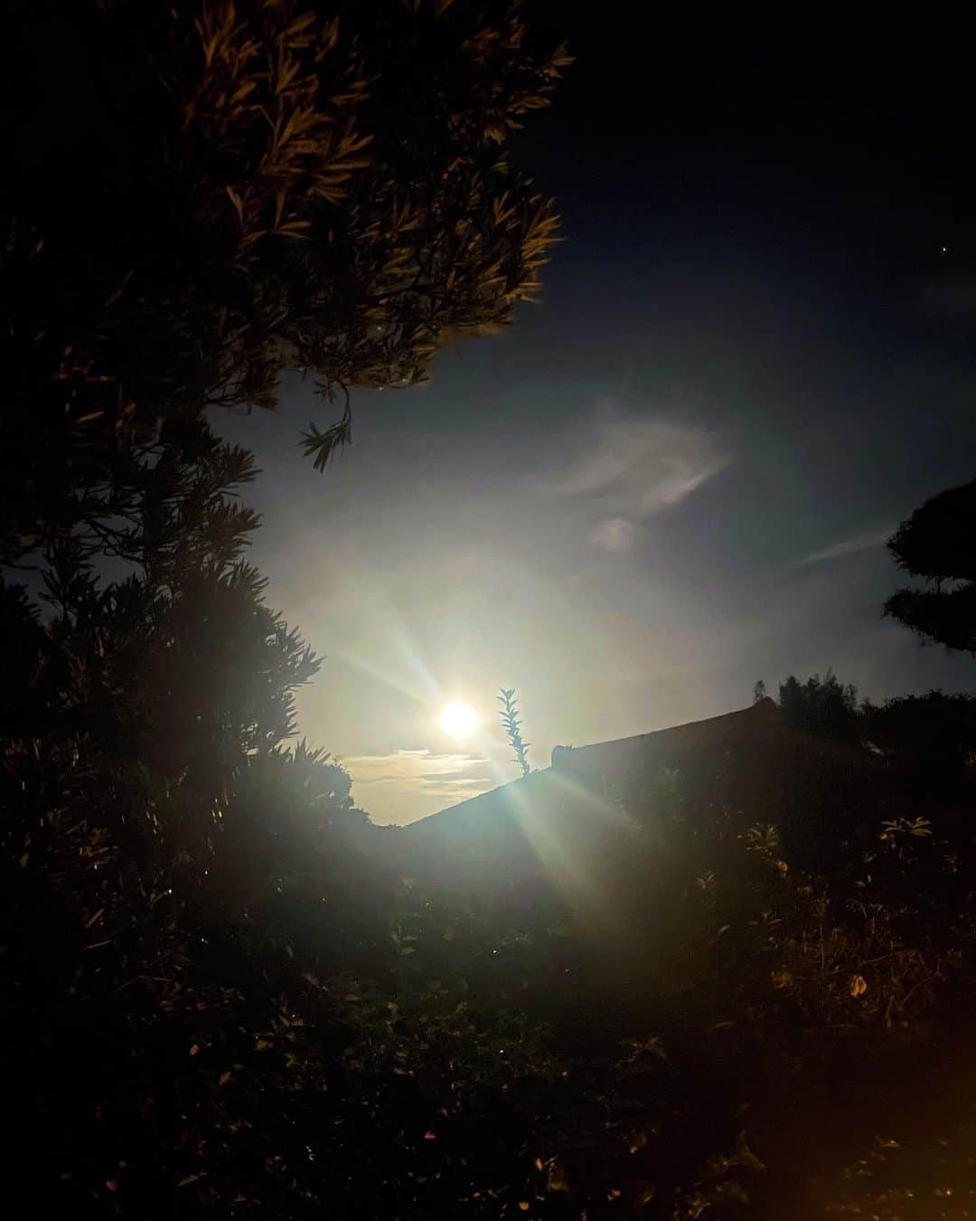 近藤夏子さんのインスタグラム写真 - (近藤夏子Instagram)「中秋の名月🌕✨ あなたはどこで見てますか？？  #中秋の名月 #宮古島」9月29日 19時53分 - kondonatsuko