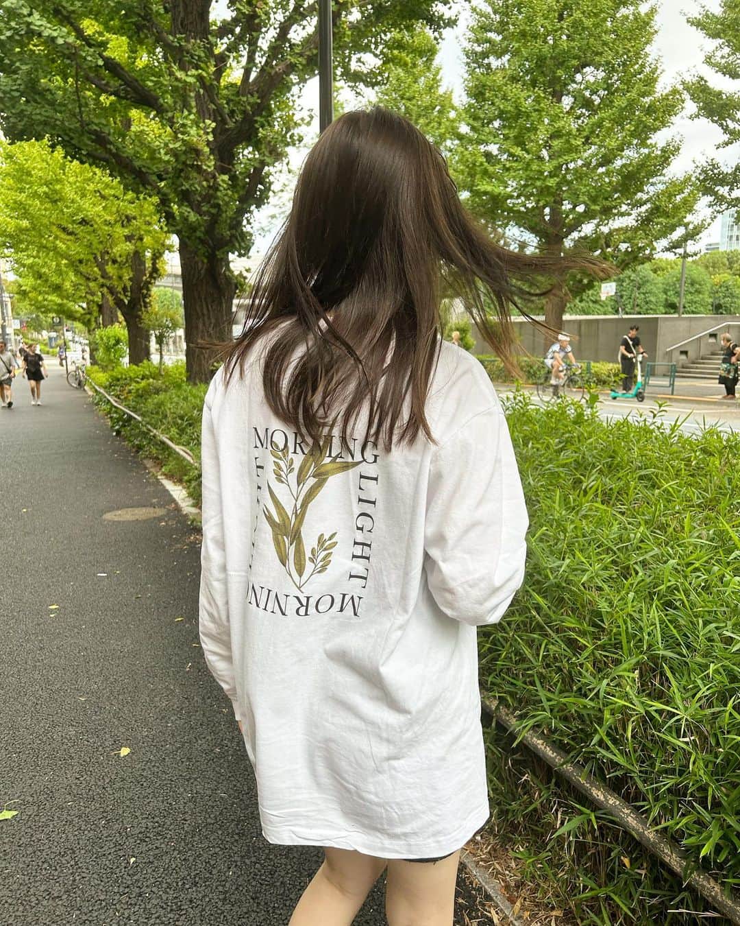 團遥香のインスタグラム：「ロンTの季節🫶🏻 ワンピみたいに着たよー☺️  @minali_official」