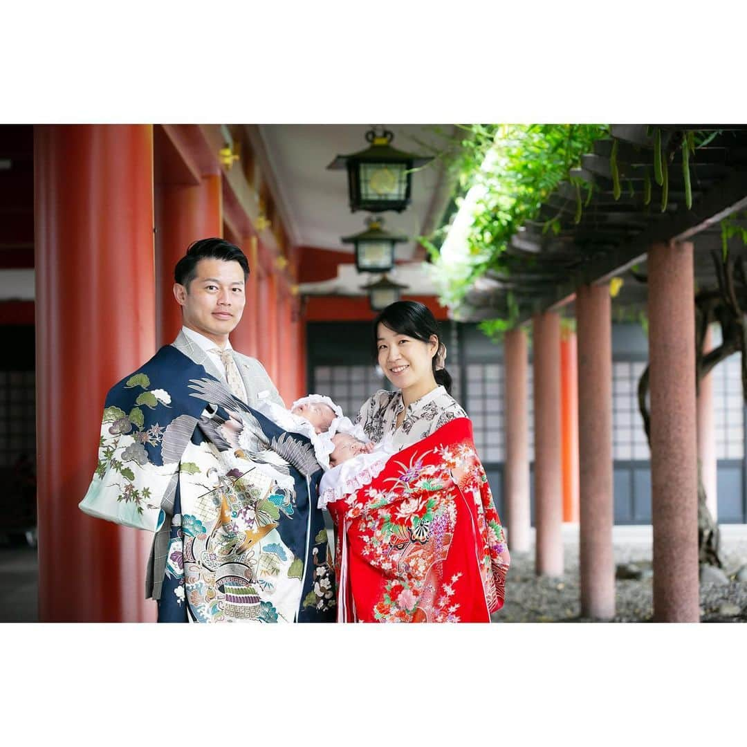 KOBOのインスタグラム：「赤坂日枝神社で双子ちゃんのお宮参り⛩  おめでとうございました📸  #双子ちゃん #お宮参り #お宮参り出張撮影  #お宮参りロケーション撮影」