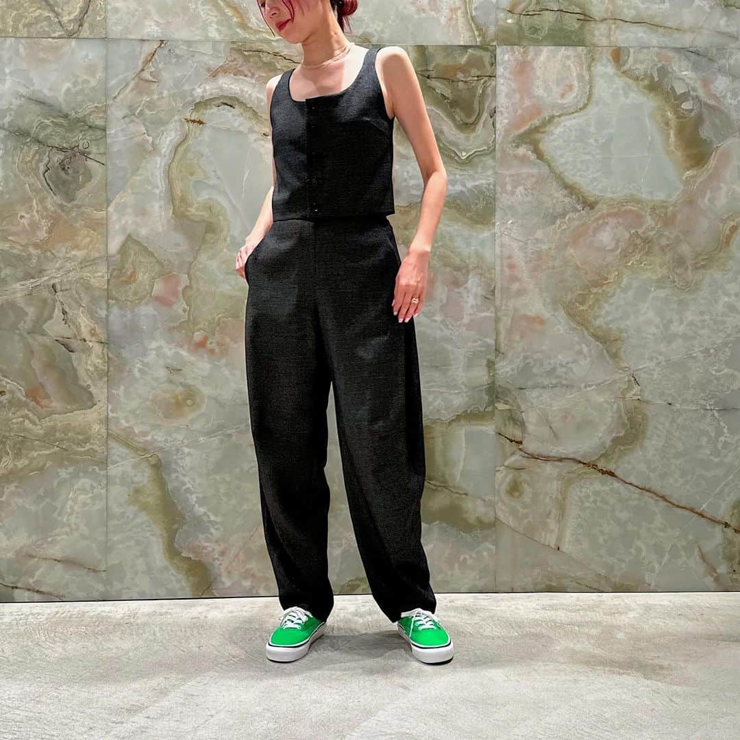 のインスタグラム：「＜H BEAUTY&YOUTH＞ WOOL GABA CAMI ¥26,400 Color: DK.GREEN Size: FREE (着用スタッフ: 165cm)  WOOL GABA PANTS ¥33,000 Color: DK.GREEN Size: S/M (着用サイズ: S)  WOOL GABA CROPPED CPO SHIRT ¥44,000 Color: DK.GREEN Size: S/M (着用サイズ: S)  #H_beautyandyouth #エイチビューティアンドユース @h_beautyandyouth  #BEAUTYANDYOUTH #ビューティアンドユース #Unitedarrows #ユナイテッドアローズ #vans」