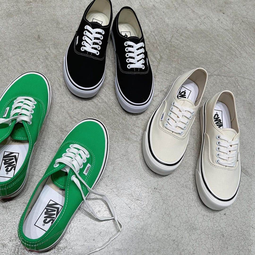 のインスタグラム：「＜Vans＞ AUTHENTIC for women ¥9,350  #H_beautyandyouth #エイチビューティアンドユース @h_beautyandyouth  #BEAUTYANDYOUTH #ビューティアンドユース #Unitedarrows #ユナイテッドアローズ #vans」