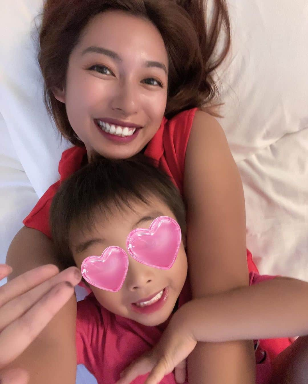 エマ中岡優姫のインスタグラム：「私のかわい子ちゃんと お泊まりデート❤️ （保育所ズル休みです🙌） ママが毎週出張で 寂しい思いさせてるから たまにはこういうのいいよね🩷 ただ、運転むっちゃ疲れた🥱w なんでだろ〜最近眠すぎる😇 明日はサニ坊の運動会😚👐 楽しみだな〜🩷 一生懸命な姿見ると 可愛くてニヤけるし 感動してうるうるってなる🥺🩷 来月サニ坊5歳になるし 本当成長早いな〜！ 今日は母子共に 早く寝るぞ！！！ もう眠たいぞ🥱💤（20時） #サニ坊とエママの旅  #サニ坊とエママの日常  #男の子  #岩国」