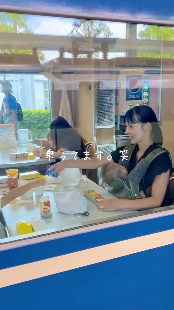 阪本智子のインスタグラム：「🚅♡  若い頃から新幹線で移動するの大好き！なタイプですが、  種類とかは全然詳しくなくて🤷🏻‍♀️ このまま過ごしていくんだろうなと思ってたけど、  男の子のママになると必然的に覚えてきますね🚃  鉄道ジオラマめっちゃテンション上がったなぁ😆！   @kyotorailway_museum   #京都鉄道博物館 #鉄道博物館 #ジオラマ #兄弟ママ #阪本智子」