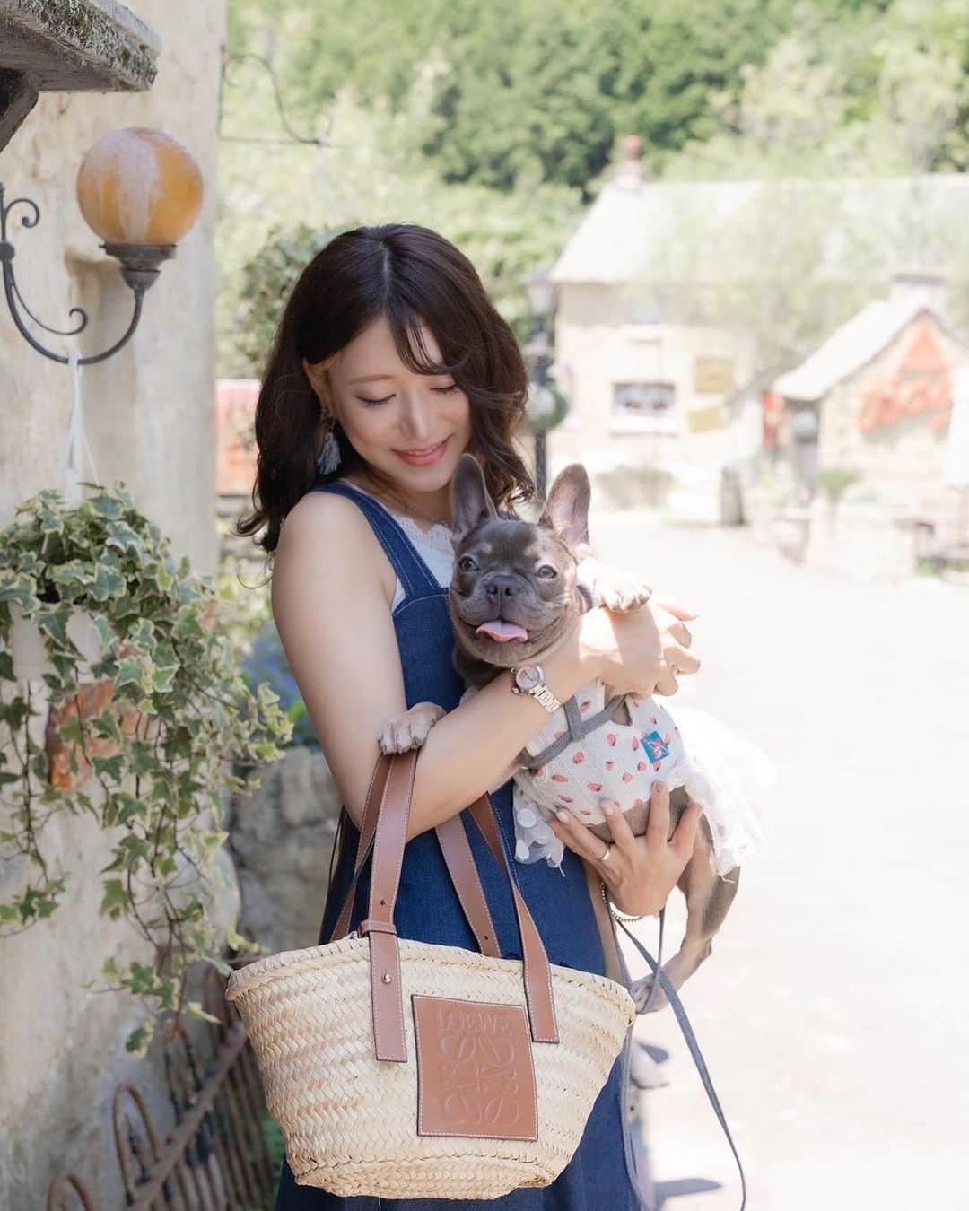 きいたんさんのインスタグラム写真 - (きいたんInstagram)「🇬🇧🐰🥕 ⁡ ⁡ ドッグランもあるし人も少なく写真撮りやすかった🤍 ⁡ ⁡ ⁡ ⁡ ⁡ ⁡ ⁡ ⁡ #英国村 #ドゥリムトンビレッジ #ドゥリムトン村 #京都旅 #非日常空間 #ヨーロッパ風  #京都旅行　#犬とお出かけ #犬okカフェ #犬okのお店 #ペット同伴 #ペット同伴可 #ペット同伴カフェ #ペット同伴可能 #ペット同伴ok #フレブルパピー #フレブル好き #ベストわんショット　#フレブルパピー #フレブルパピー6ヶ月 #フレブル6ヶ月 #フレブルとの暮らし」9月29日 20時06分 - k11_tan