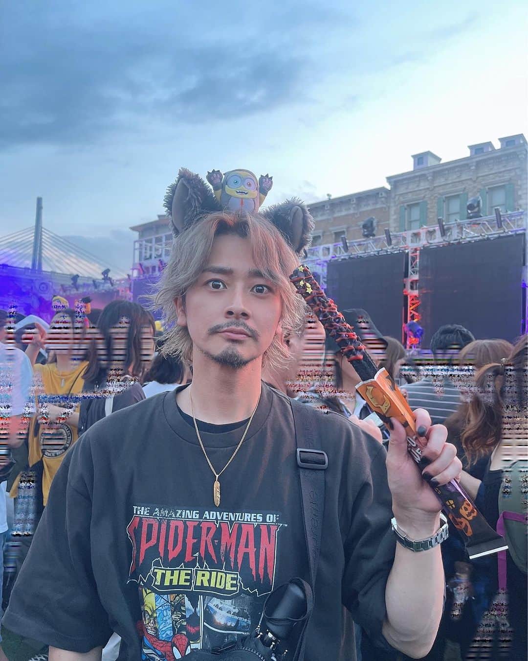 加代憲康のインスタグラム：「【🎃10月2回目の予約開放日🧛】 本日このあと21時からです🙋‍♂️ HAPPY🧟‍♂️HALLOWEEN ご予約埋まりすぎてますが、何とか空けたので皆さんよろしくお願いします🙇  沢山のご予約ありがとうございます！ 年末まであと3ヶ月！ ご来店計画間違えないように！ 次回予約もできますのでぜひ。  久しぶりにUSJ🌏に @yayo_cleto_ やよと @nakasyou_cleto しょうへいで行ってきました！ @7natsu23_cleto 夏生は来れなかった！また今度行こっ！  久しぶりに楽しかったし、やっぱりHALLOWEENのUSJ🌏が大好き🙌  ただ、久しぶりに2時間並んだりしたけど、身体はグッタリしてた笑笑  あっ!10月。 僕誕生日🎂です！笑笑」