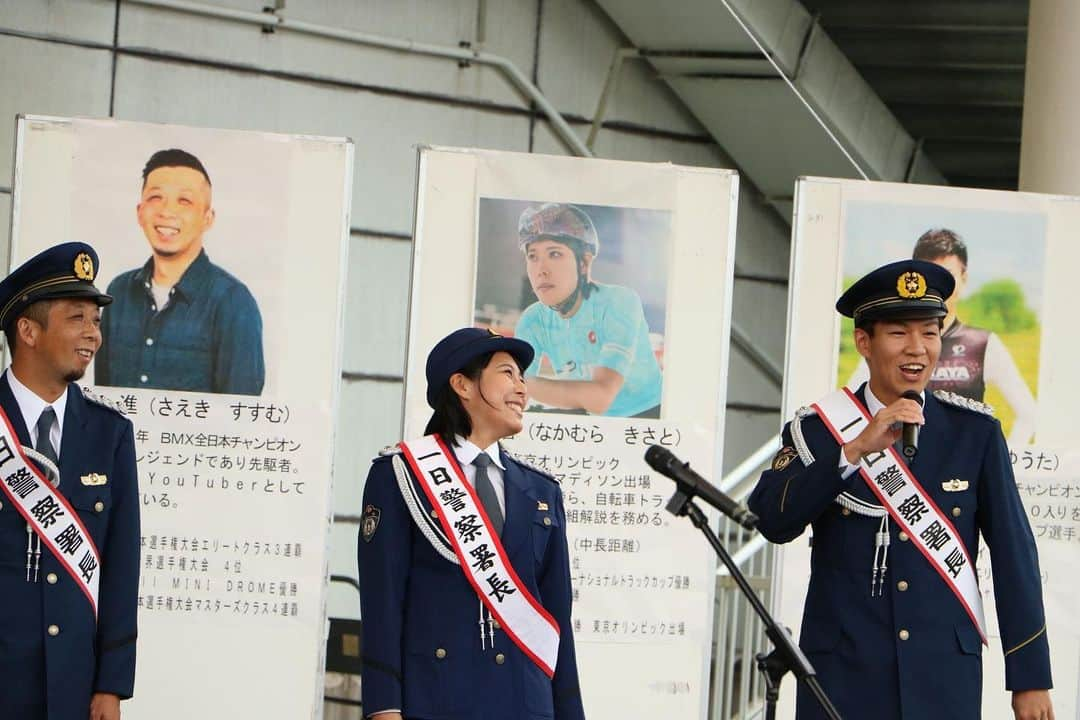 中村妃智さんのインスタグラム写真 - (中村妃智Instagram)「秋の交通安全運動にて、 一日警察署長してきました！！  こんな貴重な機会をいただきありがとうございました✨ BMX(@ssmbmx315 )、トラック、MTB(@yutamtb )の選手が3人揃うのもなんだか凄い😆  署にて委嘱状を受けとった後に、イベントでパトカーのサイレンを鳴らしての登場🚓🚨 交通安全宣言をおこない、それぞれの自転車の説明も行わせていただきました✨  それにしてもチーバくんの敬礼が可愛すぎる💓 私たちも敬礼の仕方を教えていただき、ピシッと決めました🫡  自転車は車両！ そしてヘルメット着用によって死亡事故もグンと下がるそうです⛑ これからスポーツの秋となりますが、安全に気をつけて楽しい自転車ライフを過ごしてくださいね🥰  #一日警察署長  #チーバくん  #千葉中央警察署  #交通安全」9月29日 20時12分 - kisatonakamura