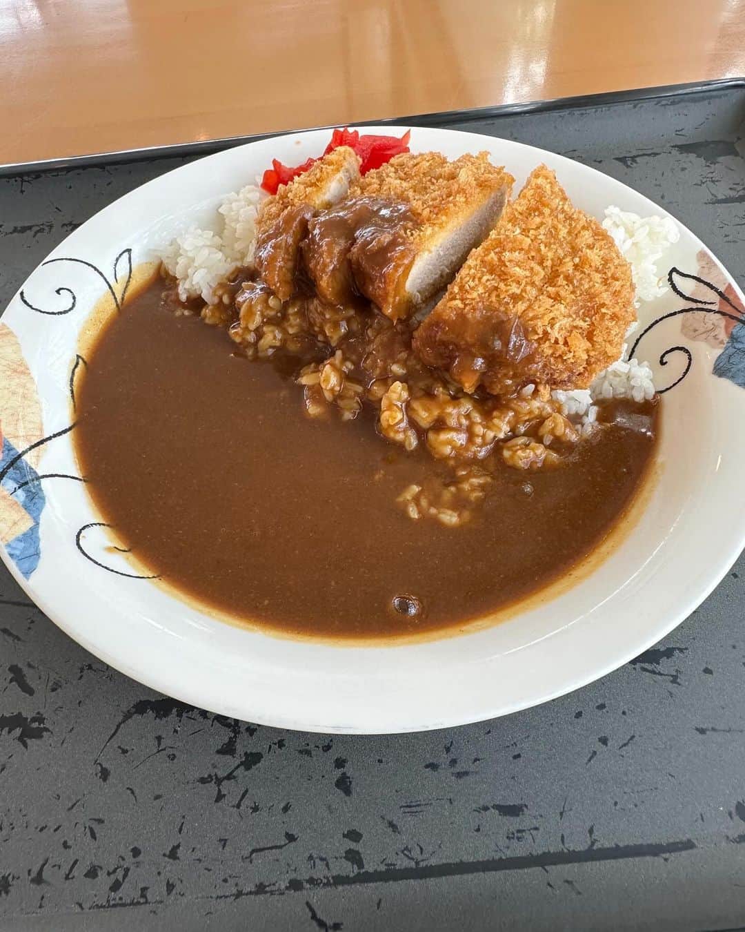 のインスタグラム：「本日のカツカレーもおいしゅうございました。」
