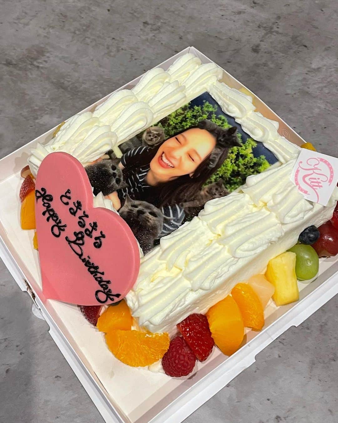 都丸亜華梨さんのインスタグラム写真 - (都丸亜華梨Instagram)「昨日はお姉ちゃんのバースデーイベント、MCとしてお祝いしました🥂 誕生日当日もお家でお祝いしたよ！ 幸せそうな姉を見て幸せになりました〜🍰💗」9月29日 20時22分 - tmr_akr_