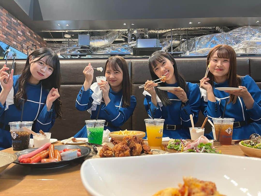 谷口雄也さんのインスタグラム写真 - (谷口雄也Instagram)「今日は女子会を眺めるお仕事（？）と女子会に参加するお仕事（？？）でした  詳しくはコチラ↓  https://www.hkdballpark.com/news/295/  #忘年会 #女子会 #使い方いろいろ  #エスコンフィールドの楽しみ方  #えふめし  #towerelevenfoodhallbynipponham  #そらとしばbyよなよなエール  #fightersgirl  #塩澤美咲  #山口伶奈  #西崎光  #上村優菜  #滝谷美夢  #高野実  #田中心優」9月29日 20時22分 - yuya_taniguchi