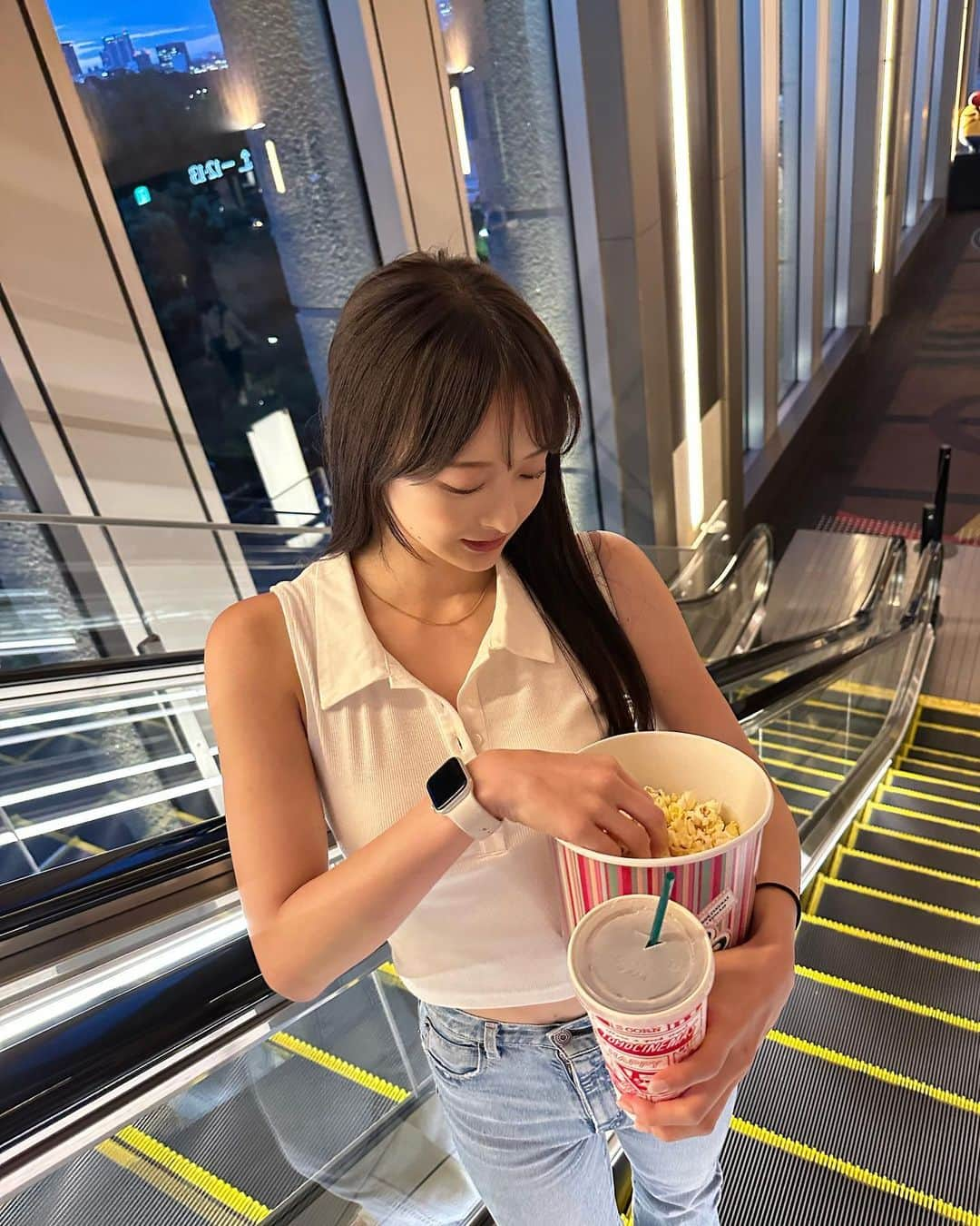 谷川奈々穂さんのインスタグラム写真 - (谷川奈々穂Instagram)「グランツーリスモ見たよ🍿🎬📽 めっちゃよかった🥲🥲🥲  今年残り2回のレース(⸝⸝ｰ̀ ༥ ｰ́⸝⸝) GSRのかっこいいレースはやく見て応援したい🚗³₃  （（ポップコーンは映画開始10分ほどで食べ終わったヨ））」9月29日 20時22分 - aizawa_natsuki_