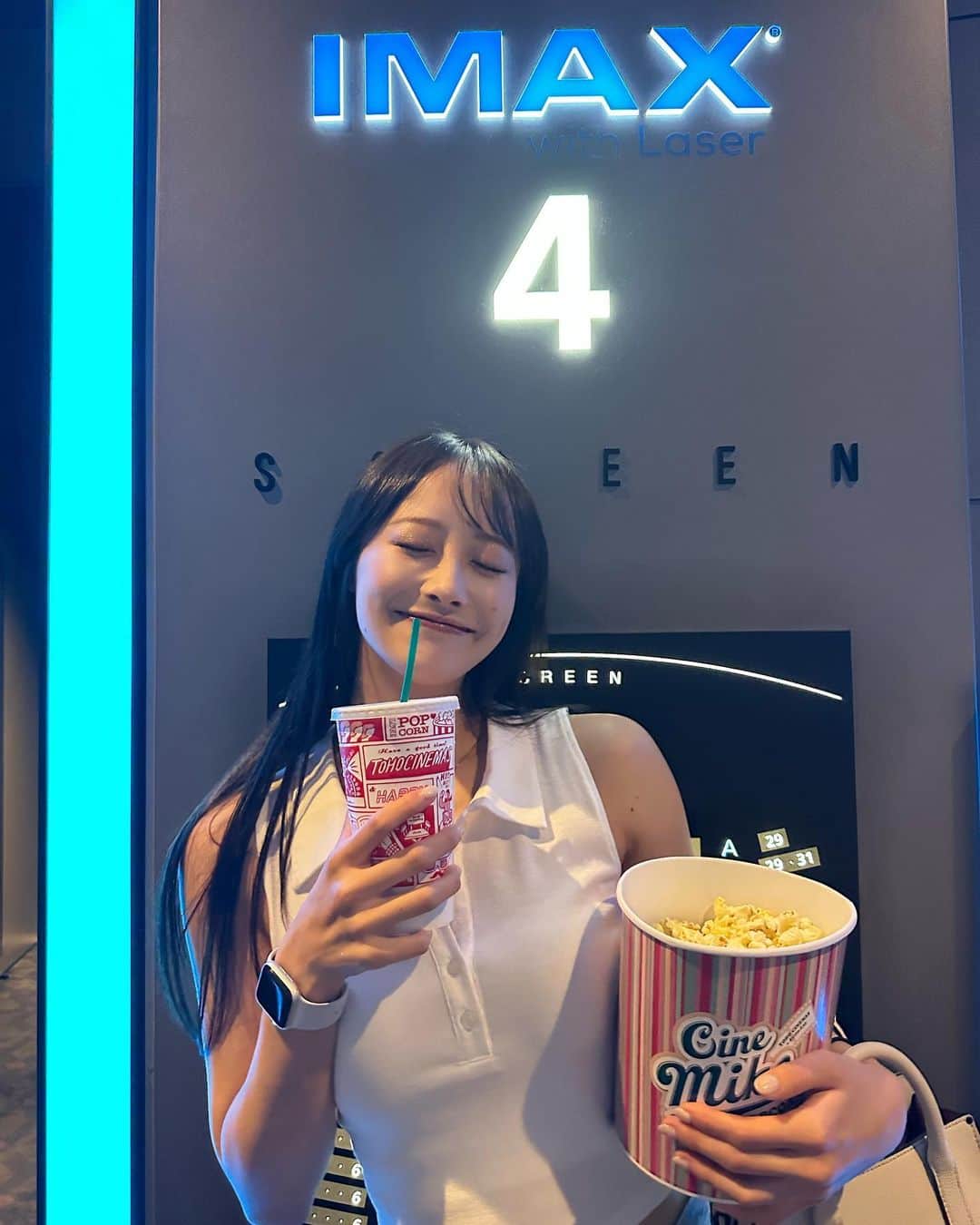 のインスタグラム：「グランツーリスモ見たよ🍿🎬📽 めっちゃよかった🥲🥲🥲  今年残り2回のレース(⸝⸝ｰ̀ ༥ ｰ́⸝⸝) GSRのかっこいいレースはやく見て応援したい🚗³₃  （（ポップコーンは映画開始10分ほどで食べ終わったヨ））」