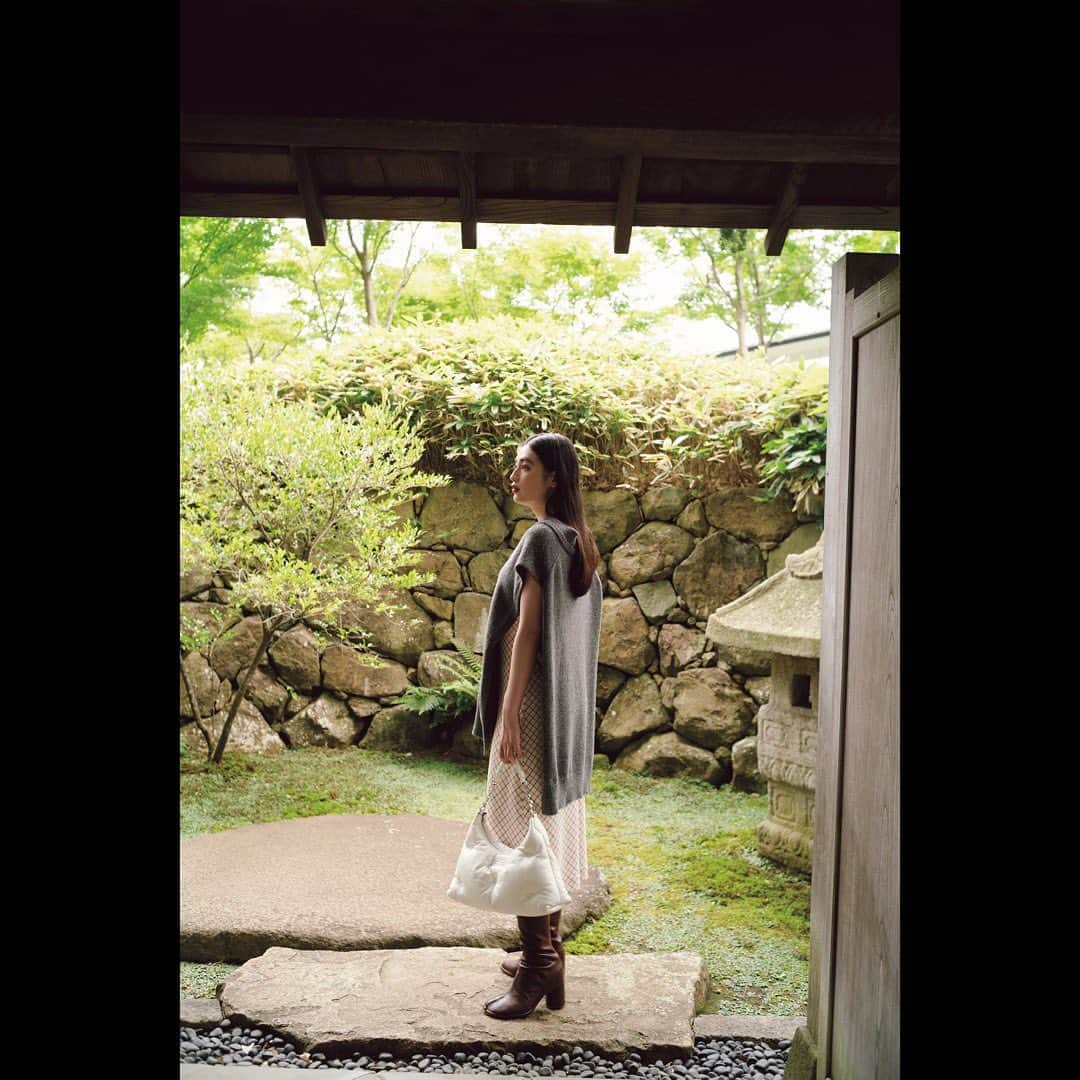 八木莉可子さんのインスタグラム写真 - (八木莉可子Instagram)「MORE11月号  別冊付録「きっかけはアート、な旅」BOOK 出させて頂いております☺️  私は小田原に行き、 素敵なアートの旅をさせて頂きました。  ぜひご覧下さい＾＾  #MORE」9月29日 20時16分 - yagirikaco_official