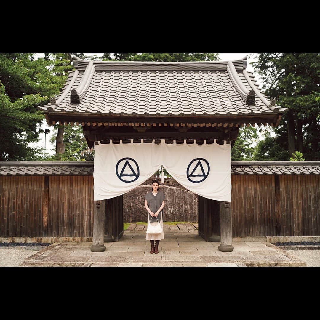 八木莉可子さんのインスタグラム写真 - (八木莉可子Instagram)「MORE11月号  別冊付録「きっかけはアート、な旅」BOOK 出させて頂いております☺️  私は小田原に行き、 素敵なアートの旅をさせて頂きました。  ぜひご覧下さい＾＾  #MORE」9月29日 20時16分 - yagirikaco_official