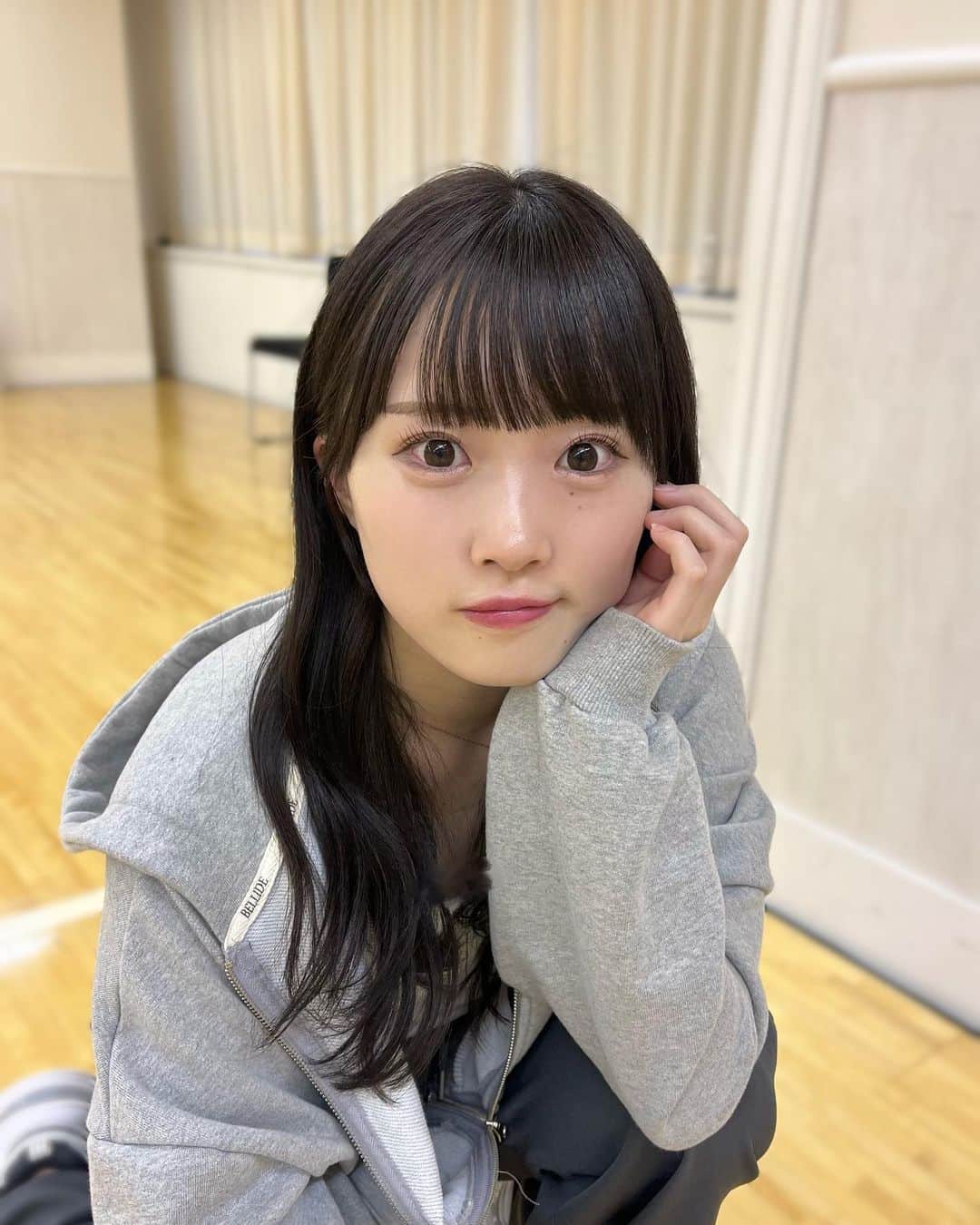 山根涼羽のインスタグラム：「こういうお洋服もすき 〜 ？🛋」