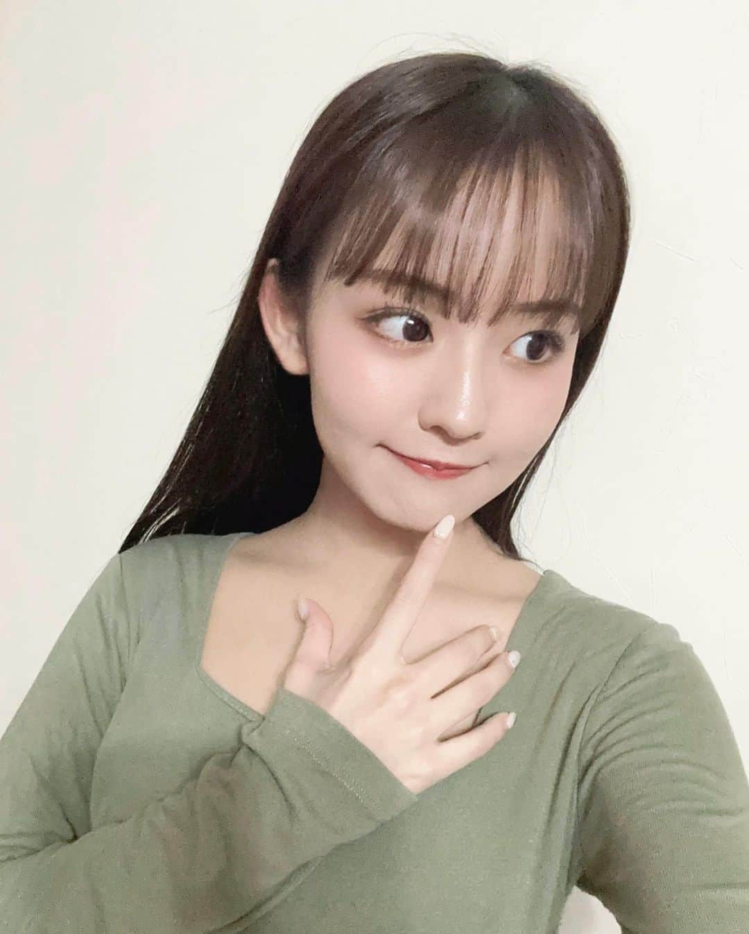 河野まひるのインスタグラム：「YouTube撮ったよ〜お楽しみに🛍🪞🪄 あとねちょっとだけ前髪重くしたよ〜  #jk#jk3#ljkブランド#jkの素敵な思い出#高校生#高3#hair#ファッション#オシャレ#コーデ#fashion#code#河野まひる#女子高生#前髪#自撮り」