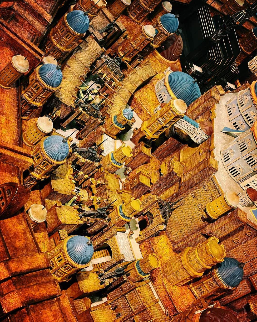 潘めぐみさんのインスタグラム写真 - (潘めぐみInstagram)「Ul'dah  お昼休みにジオラマ見たさに立ち寄りました。  東京タワーに、TGSに、リムサ・ロミンサ。  伊勢丹に、ウルダハ。  次、グリダニアのジオラマを見られるのは、何処ですか？←  #FF14 #FINALFANTASYXIV #伊勢丹 #コラボ #ISETAN #Shinjuku」9月29日 20時30分 - han_meg_han