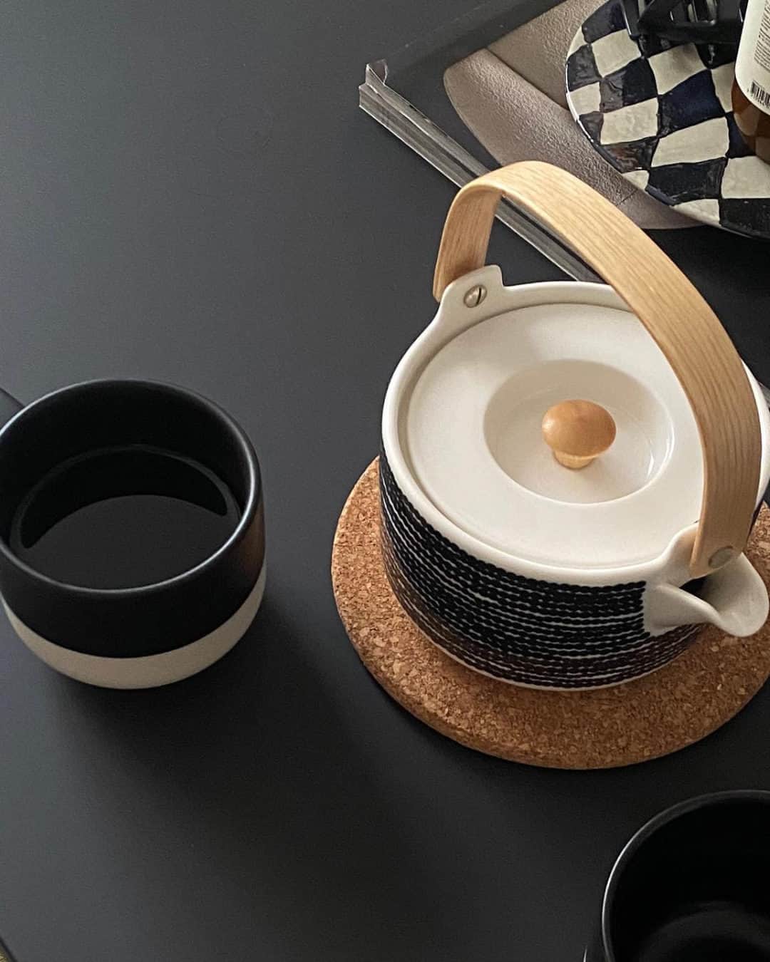 マリメッコのインスタグラム：「Our community setting the tone for this weekend. Wishing you all a relaxing Friday! ❤️  Don’t forget to share your home with us with #marimekko and by tagging @marimekko.」