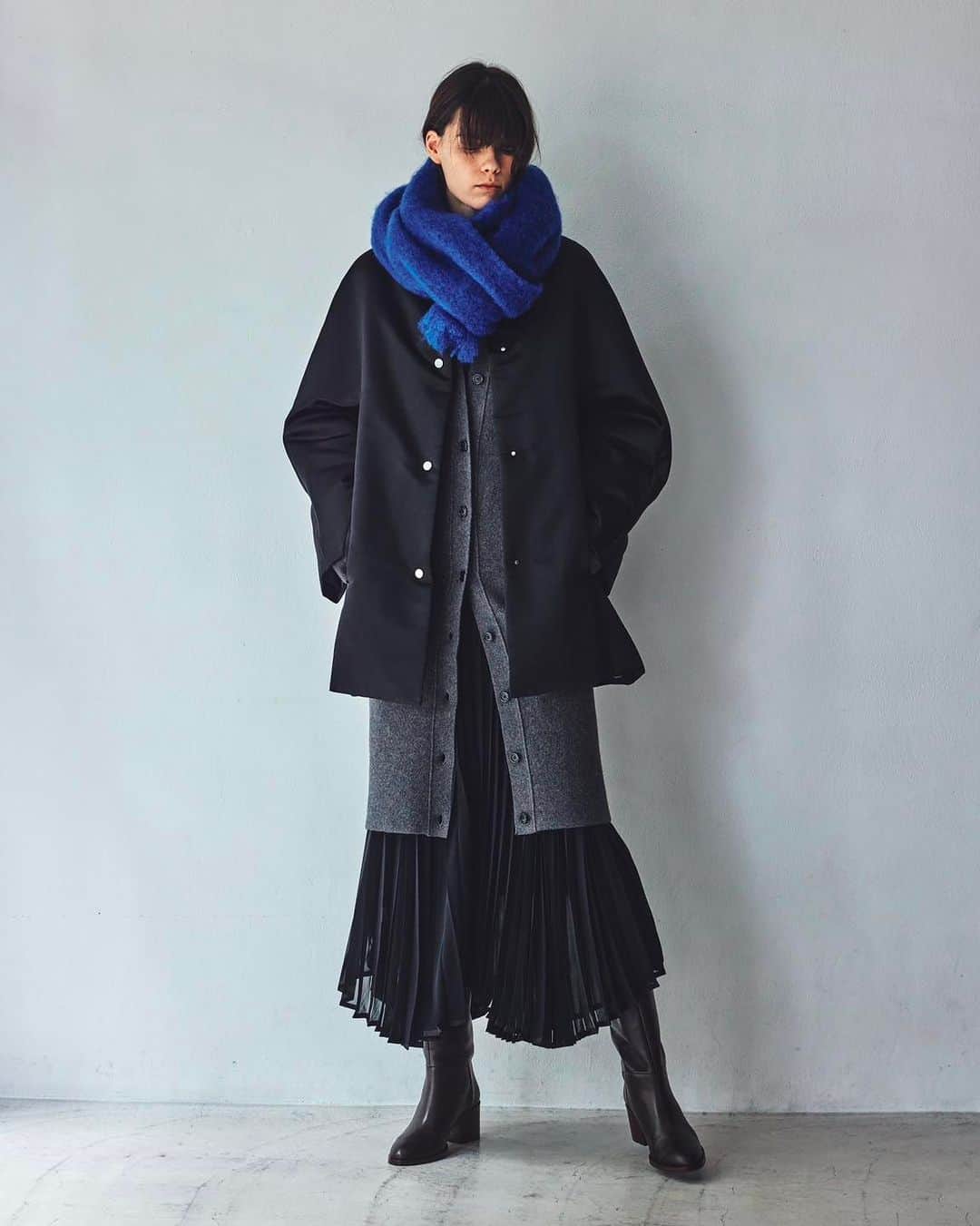 DRESSLAVEさんのインスタグラム写真 - (DRESSLAVEInstagram)「. DRESSLAVE 2023 AUTUMN & WINTER COLLECTION  coat ¥50,600 ( Coming soon ) cardigan ¥22,000 skirt ¥31,900 boots ¥64,900/ #FABIORUSCONI stole ¥17,600/ #MantasEzcaray  #DRESSLAVE #ドレスレイブ #23aw #2023aw #autumn #winter #catalog #webcatalog #fashion #coordinate #styling #knit #ストール　#マフラー #アウター #スカート #プリーツスカート」9月29日 20時31分 - dresslaveofficial
