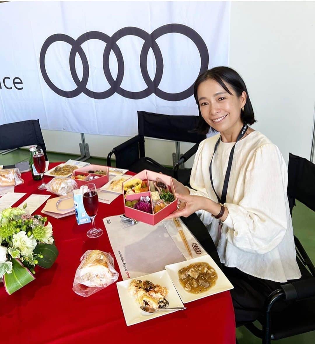 AYUMIさんのインスタグラム写真 - (AYUMIInstagram)「#PR  Audi の女性限定イベント〔Audi Women’s driving experience〕にご招待いただき参加してきました。  @audijapan   Audiには電気自動車も色々とあります。さすがAudi ✨ どれも乗り心地最高で運転しやすく快適！  今回の参加者は女性ドライバーということで、基本的なドライビングポジションからAudi の技術を活かしたドライブまで、エレガントかつ安全でスムースなドライビングスタイルを公認インストラクターの方々が丁寧に教えてくださいました。  そのおかげで、フルブレーキや滑りやすい路面での対処、スラロームなど、普段体験できないような運転も安心してコースをまわることができました☺️  このイベントに参加して、以前より自信を持って運転できそうです♪  同伴者の方も楽しめるプログラムもあり、ご夫婦やカップルで来られている方も多く和やかな雰囲気で、ランチ後のトークショーでは Audi の環境への取り組みも知ることができました。  これからはイベントで学んだ女性らしいスムースドライビングを心がけていきたいです😊  #Audi」9月29日 20時25分 - ayumiayunco