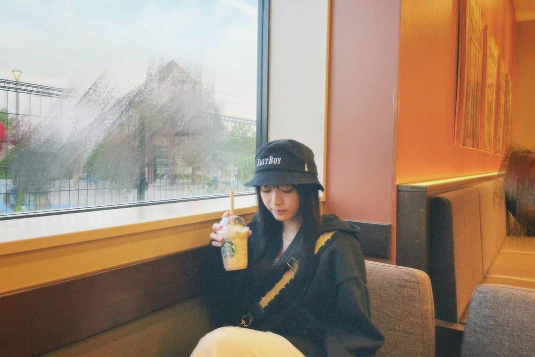 上田美夢さんのインスタグラム写真 - (上田美夢Instagram)「おふのひ👶🏻  コーヒーフラペチーノレアで嬉しかった〜ᐢ. ̫ .ᐢ ♪  ┈┈┈┈┈┈┈┈┈♡┈┈┈┈┈┈┈┈┈┈  公式 @puregi_official  ・ ・ #PureGi #ぷれっぢ  #scawaii #エスカワ #レギュラーモデル #MIYU  #アイドル #オレンジ担当 #アイドルガーリー #フレンチガーリー  #夏 #高校生 #JK #JKブランド #みゆまる #大人ガーリー #fashion #すたば #starbucks #カジュアル」9月29日 20時26分 - __m.u2525