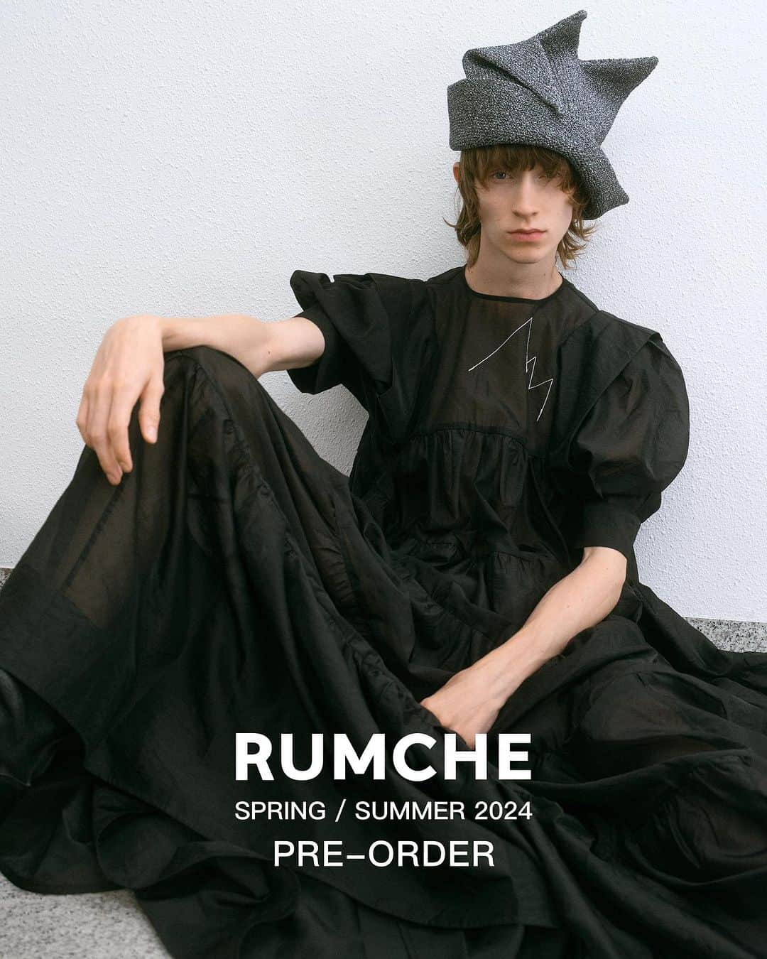 Rumchéのインスタグラム：「RUMCHE SPRING / SUMMER 2024 PRE-ORDER 先行受注会のお知らせ  先日のRUNWAY SHOWで発表したSS24コレクションの 先行受注会をアトリエにて開催いたします。  どなたでもご来場いただけますので みなさまお気軽にご来場くださいませ。  ●日時： 2023年9月29日(金) 14:00-19:00 2023年9月30日(土) 11:00-15:00  ●場所： atelier RUMCHE 東京都目黒区青葉台1-6-61  また、ご好評につきRUMCHE ONLINEでも9/30(土)23:59まで、プレオーダーを延長いたします。 SS24コレクションの一部アイテムが 送料無料、ポイント5倍にてご予約いただけますので この機会にぜひご利用ください。  #RUMCHE #先行受注会」