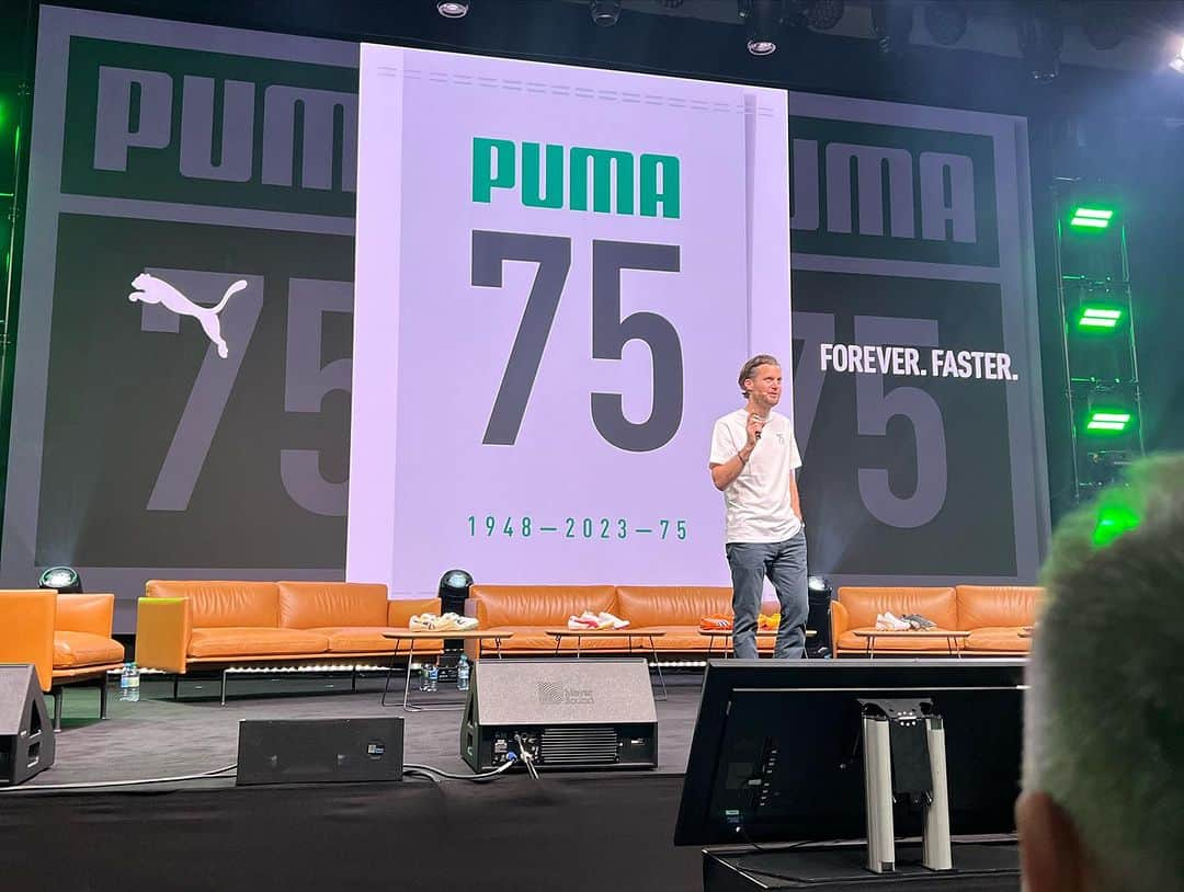 ローマン・ヴァイデンフェラーさんのインスタグラム写真 - (ローマン・ヴァイデンフェラーInstagram)「75 Jahre Puma.  Coole Geburtstagsparty mit vielen Legenden und Botschaftern. Ich bin stolz, ein Teil der Puma Family zu sein. Forever Faster 🐾 !  #puma #75Jahre #ForeverFaster @puma @pumafootball」9月29日 20時30分 - romanweidenfeller