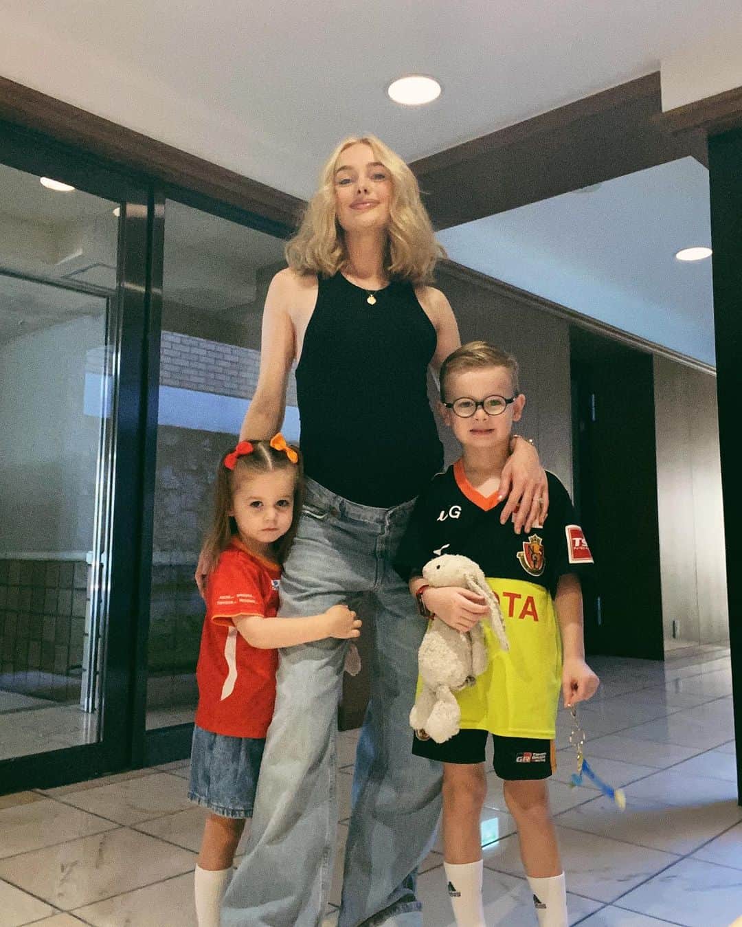 リアノン・ランゲラック（ミッチェル・ランゲラックの妻）のインスタグラム：「Had a little time while waiting for our ride❣️Can’t believe I’m going to be a Mum of 3 soon 🥰」