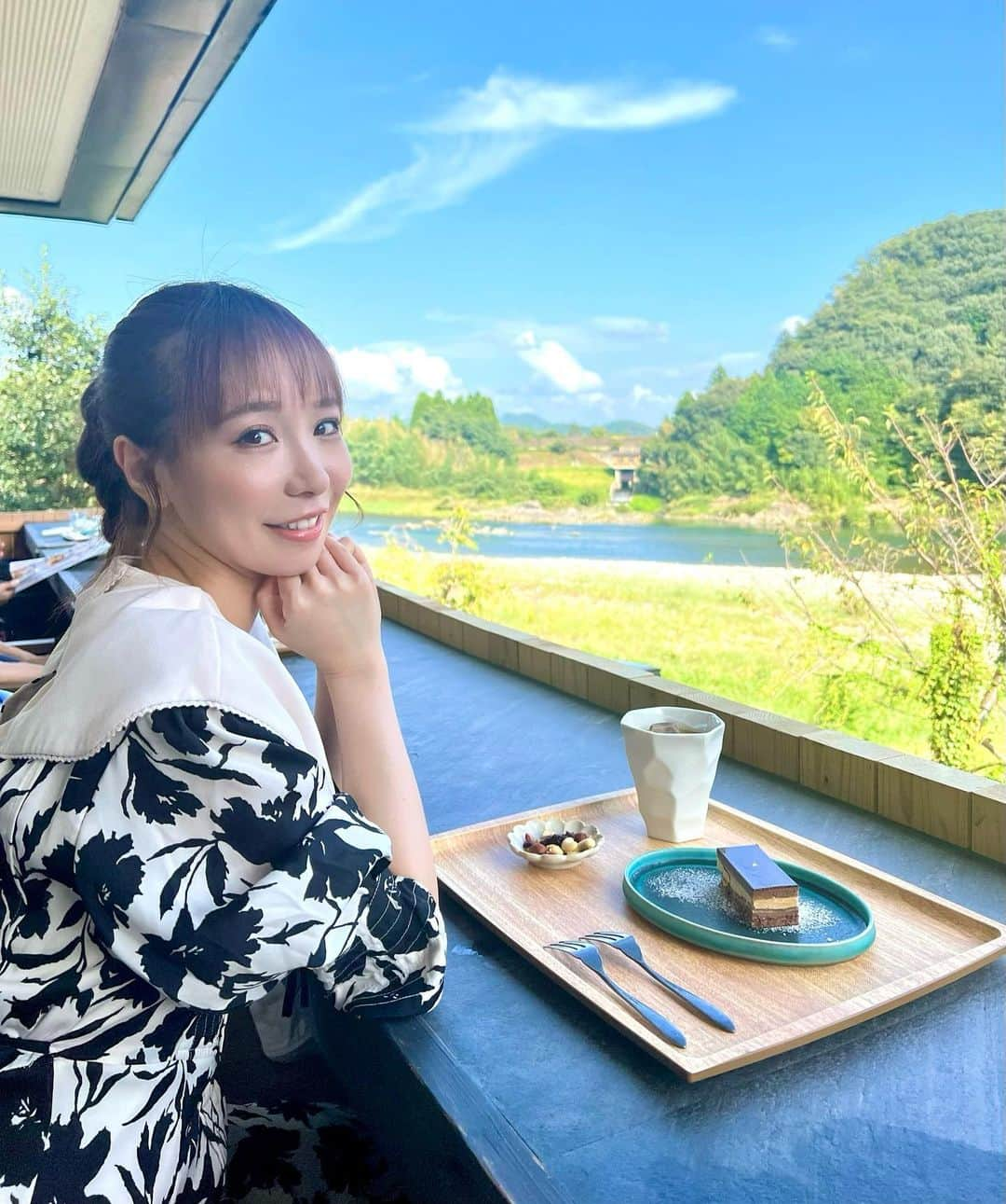 島川未有さんのインスタグラム写真 - (島川未有Instagram)「長良川を眺めながらのカフェ☕️  #長良川#岐阜#岐阜カフェ#岐阜グルメ#岐阜ランチ」9月29日 20時34分 - miyu_shimakawa