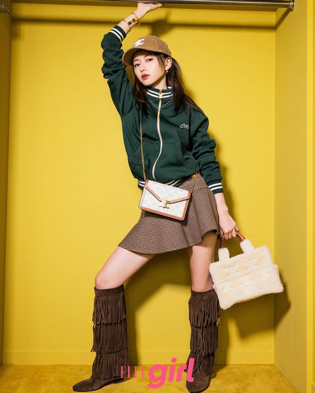 ELLE girl JAPANさんのインスタグラム写真 - (ELLE girl JAPANInstagram)「山本舞香さんが新シーズンに投資したい新作バッグ＆シューズを主役に、秋冬のトレンドスタイルを披露。あなたはどのルックが好き？コメントで感想を聞かせてね！💖  🔗記事はこちら https://www.ellegirl.jp/fashion/trend/a45184772/maika-yamamoto-bag-shoes2023fw/  @yamamotomaika_official #celine #miumiu #loewe #diesel #山本舞香 #今日からヒットマン #Bailar」10月1日 21時05分 - ellegirl_jp