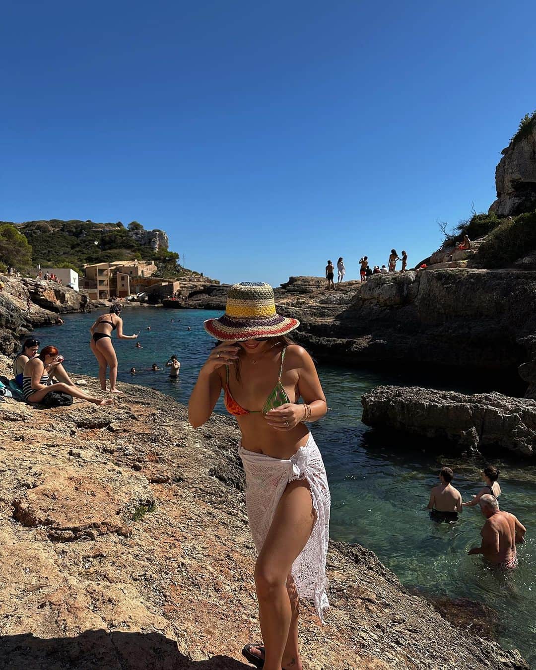 植野有砂のインスタグラム：「Beach day in Mallorca 🥹💓🏝️ マヨルカ島でのビーチデー😘」