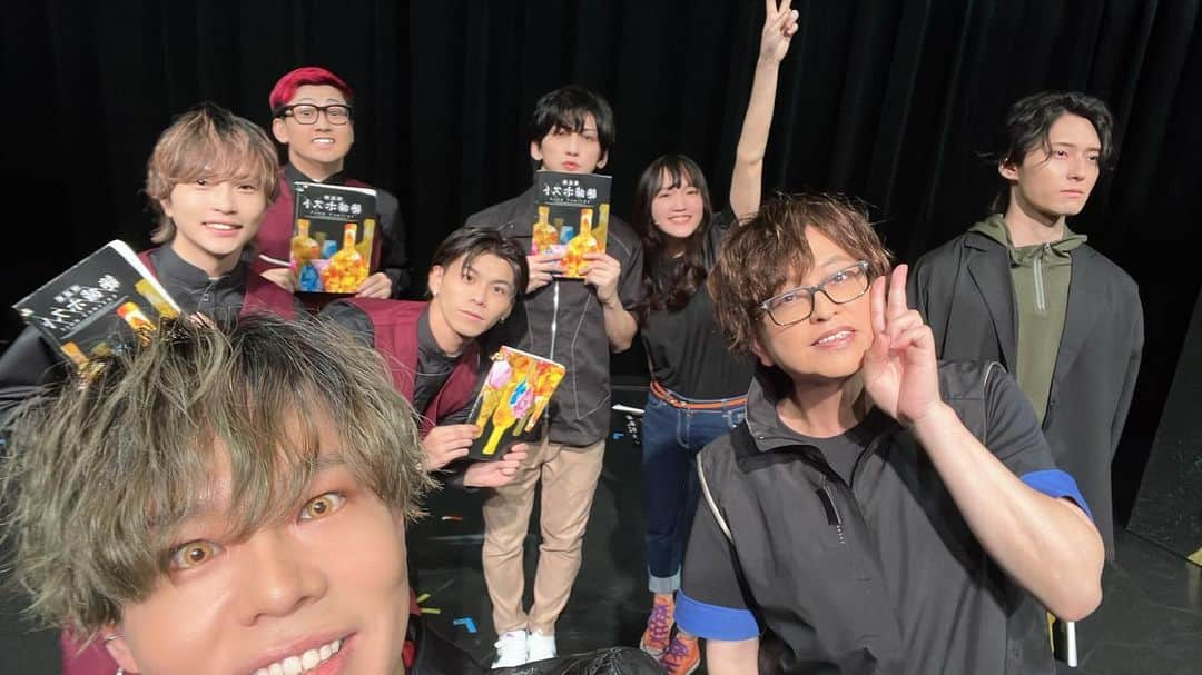 神尾晋一郎のインスタグラム：「#絶滅ホスト Bチーム 明日は2公演！！！」