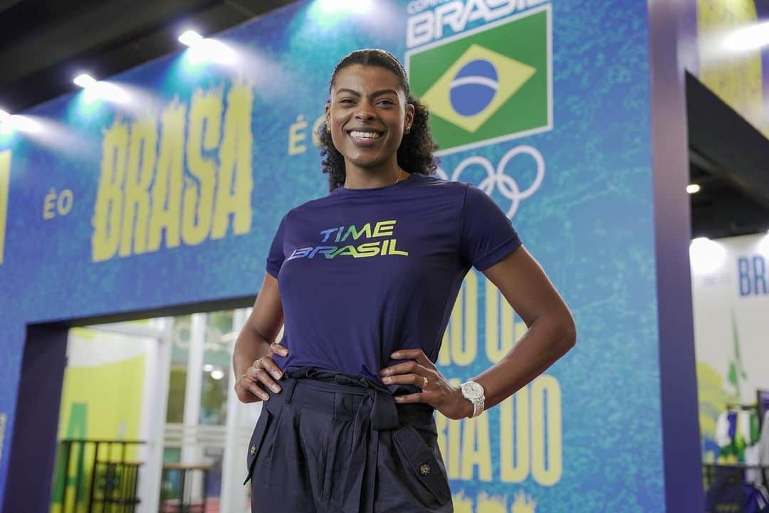 フェルナンダ・ロドリゲスのインスタグラム：「Sextou devidamente uniformizada e super empolgada para estar com o Time Brasil nos jogos Pan Americanos de Santiago 🇨🇱   @timebrasil  @team_amma  #jogospanamericanos2023」