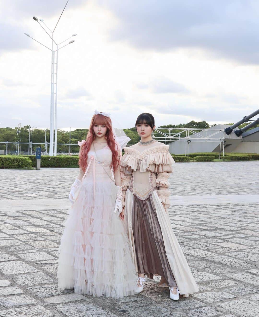 LARMEさんのインスタグラム写真 - (LARMEInstagram)「🪞 𝒫𝓇𝑒𝓈𝑒𝓃𝓉   IDOL RUNWAY COLLECTION  オフショット⛅ 🤍femme fatale 戦慄かなのちゃん 頓知気さきなちゃん 🤍かすちゃん 🤍実熊瑠琉ちゃん の2ショットサイン入りチェキを  8名様にプレゼント📷🫧  📢LARME 058 巻頭特集にて 『今の私、これからの私』について 4人にインタビューしているよ🪽 そちらもぜひcheckしてね！  ┈┈┈┈┈┈┈┈┈┈┈┈┈    𓊆  応募方法 𓊇  ① @larmemagazine をフォロー  ② 本投稿にいいね   ③ 希望のチェキ番号をコメント📝   🔔抽選対象は𓊆 公開アカウントのみ 𓊇となります。    𓊆  期間 𓊇  9/29(金)〜10/6(金)23:59まで  ※該当のプレゼントキャンペーンの投稿 どちらにもご応募いただけます。   #LARME #larmemagazine #larmemodel #larme058 #ラルム #ファッション絵本 #LARMEモデル #プレゼントキャンペーン #プレキャン #プレゼントキャンペーン実施中 #サイン入りチェキ #チェキ #サイン #サイン入り #戦慄かなの #頓知気さきな #femmefatale #かす #実熊瑠琉」9月29日 21時07分 - larmemagazine