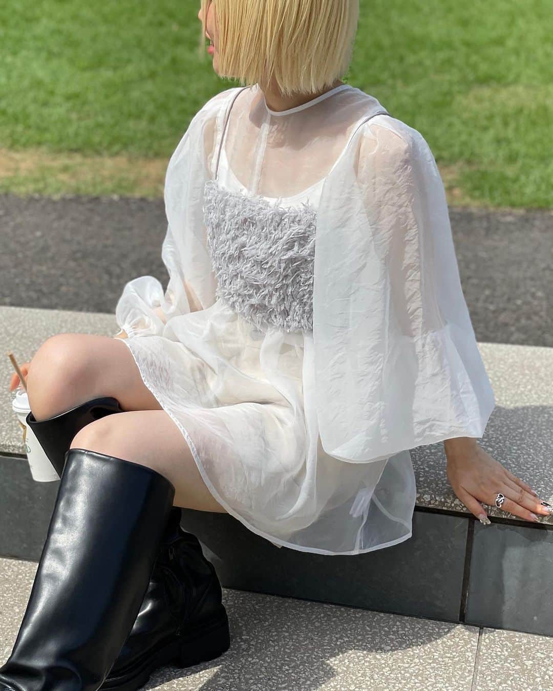 w closetのインスタグラム：「【pick up item】  "可愛いと思ったらいいね♡" ___________________  長袖ボリュームスリーブブラウス ¥5,390 color : オフホワイト　ミント　ブラウン　ブラック  デザイン性のあるボリューム感たっぷりの袖が可愛い♪ シアー素材なのでロンTに重ねるだけでレイヤードコーデが完成します◎  前後着用可能な2WAYで万能なアイテム♡ 　___________________  #wcloset#ダブルクローゼット#wclo_snap#新作コーデ#秋トレンド#秋スタイル#トレンドアイテム#カラーコーディネート#スタイルアップコーデ#カラーアイテム#秋コーディネート#レイヤード#レイヤードコーデ#差し色コーデ#チュニック#チュニックコーデ#ブラックコーデ#着回し#着回しコーデ#着回しアイテム#トレンド#トレンドファッション #トレンドコーデ#秋トレンド#大人カジュアル#大人ガーリー #大学生コーデ#シアートップス #ロングブーツ#ロングブーツコーデ #ホワイトコーデ」