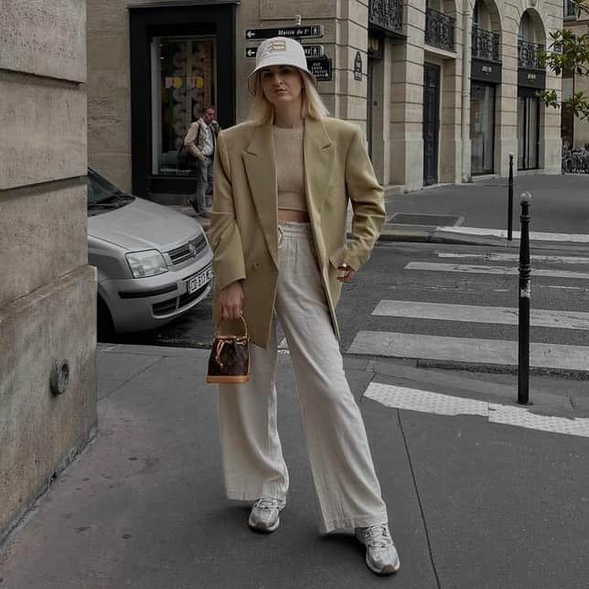 ボルサリーノさんのインスタグラム写真 - (ボルサリーノInstagram)「Buckets of Style. The talented savvy influencer repost @natashabair captures a perfect #hatyourdiversity #streetstyle look with her new #fw24 cream #buckethat. Effortlessly merging cool urban contemporary with best-in-class luxurious pieces, shop this new season highlight and more now on www.borsalino.com   #cool #cream #italianstyle #MadeinItaly #Borsalinoworld #Bucketcap #Borsalinobuckethatlover #fashionweek #Borsalinonbucketcap #Borsalinolover #bucketlovers #urbanvibes #influencers #Borsalinostyleinfluencers #bestinclassaccessories #stylishpeople #craftsmanshipmatters #stylematters」9月29日 21時00分 - borsalino_world