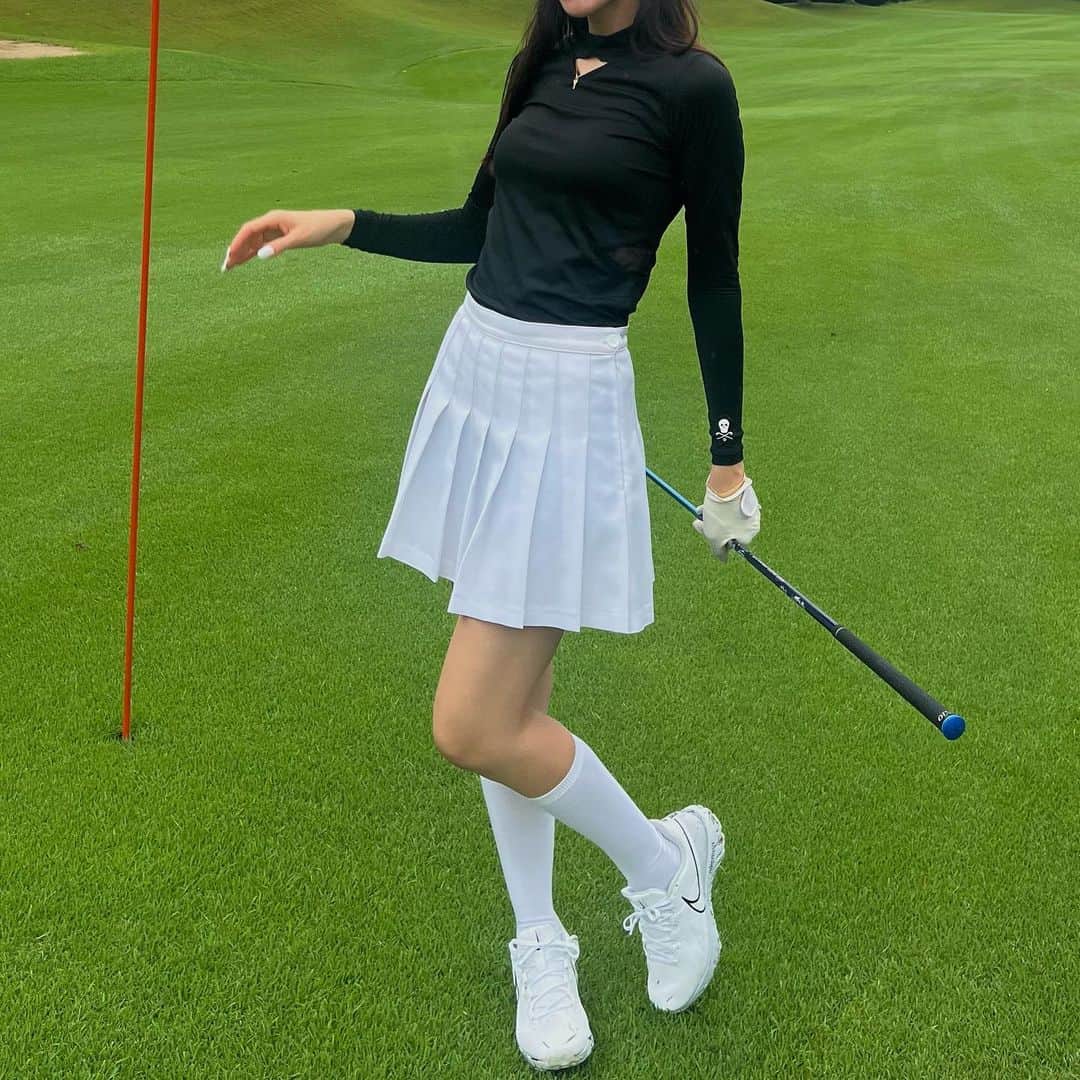 セレイナ・アンさんのインスタグラム写真 - (セレイナ・アンInstagram)「そもそも、体育の成績2の人間ですもの、 ゴルフのなうスコアなんて言えないレベルです。完全に居残り組です。でも見ててください、『セレイナ、road to 100切り~人はカワレル~編』はじめます！！！！  #roadto100切り #golfgirls #golfbabes #ゴルフ女子 #ゴルフコーデ」9月29日 21時02分 - celeinaann