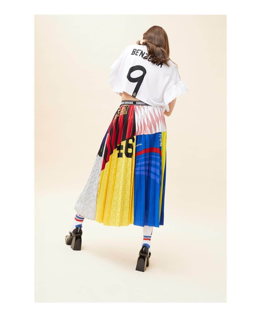 シメオン ファラーのインスタグラム：「Spring / Summer 2024 Repurposed football shirts pleat skirt and cropped t-shirt   Photo @aidanoneill101  Styling @ian_luka  Model @alena__ts_」