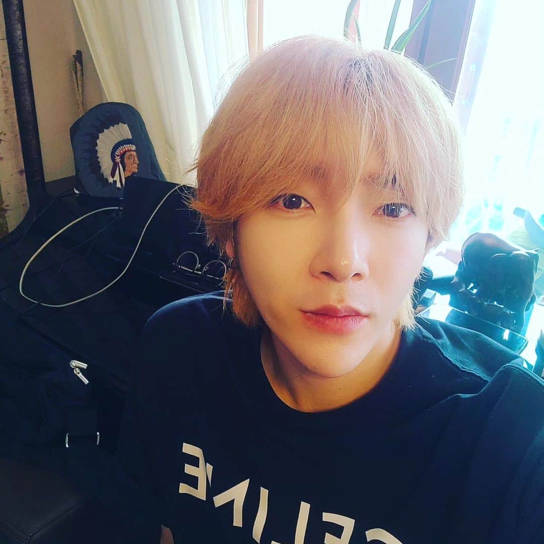 ユナクのインスタグラム：「즐거운 추석~~행복한 추석 보내세요^^ 저도 가족들과 함께^^ 久しぶりに家族と時間過ごせて幸せ👪💞 子供は親戚の弟の娘です。 今日、初めて会えた😂」